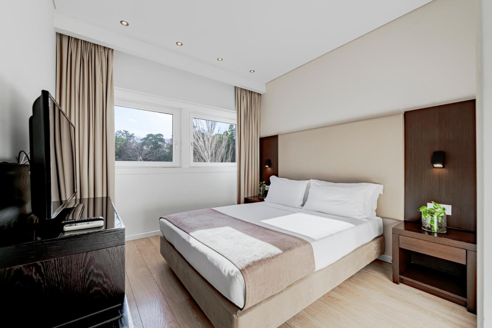 Suite - Photo 1