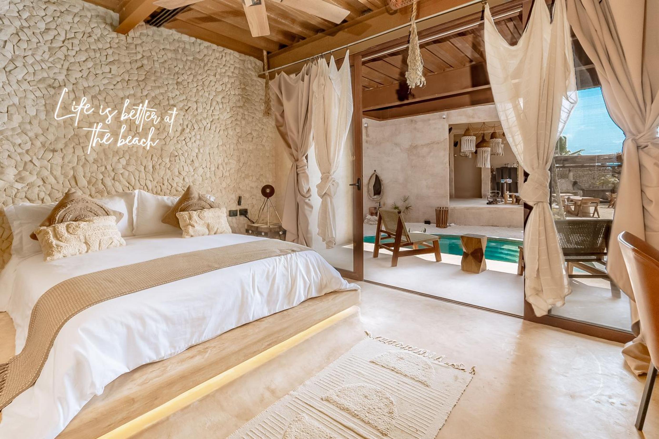 King Suite with Pool View - Photo 3