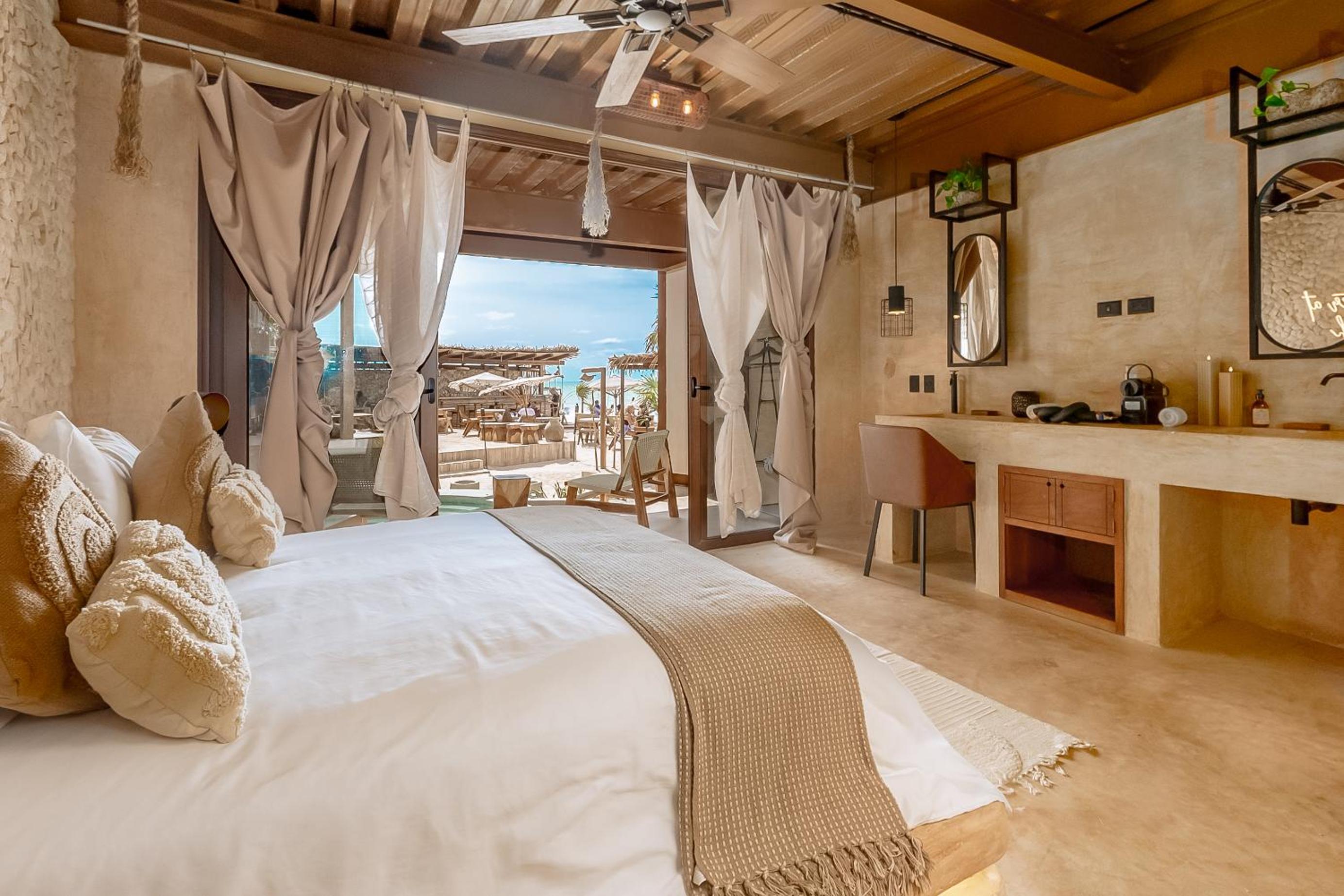 King Suite with Pool View - Photo 2