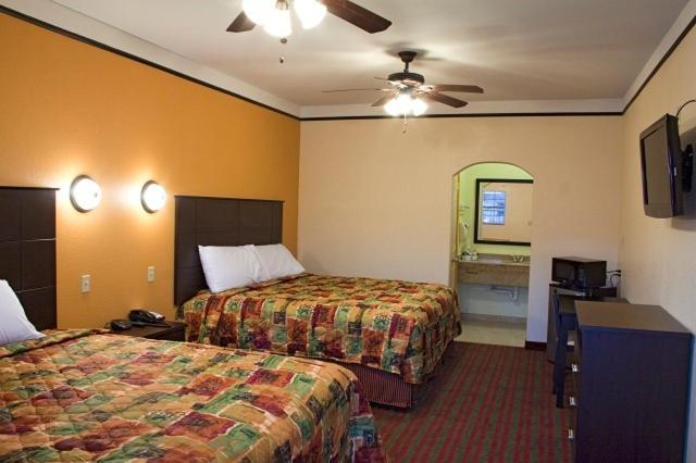 King Room with Two King Beds - Photo 2