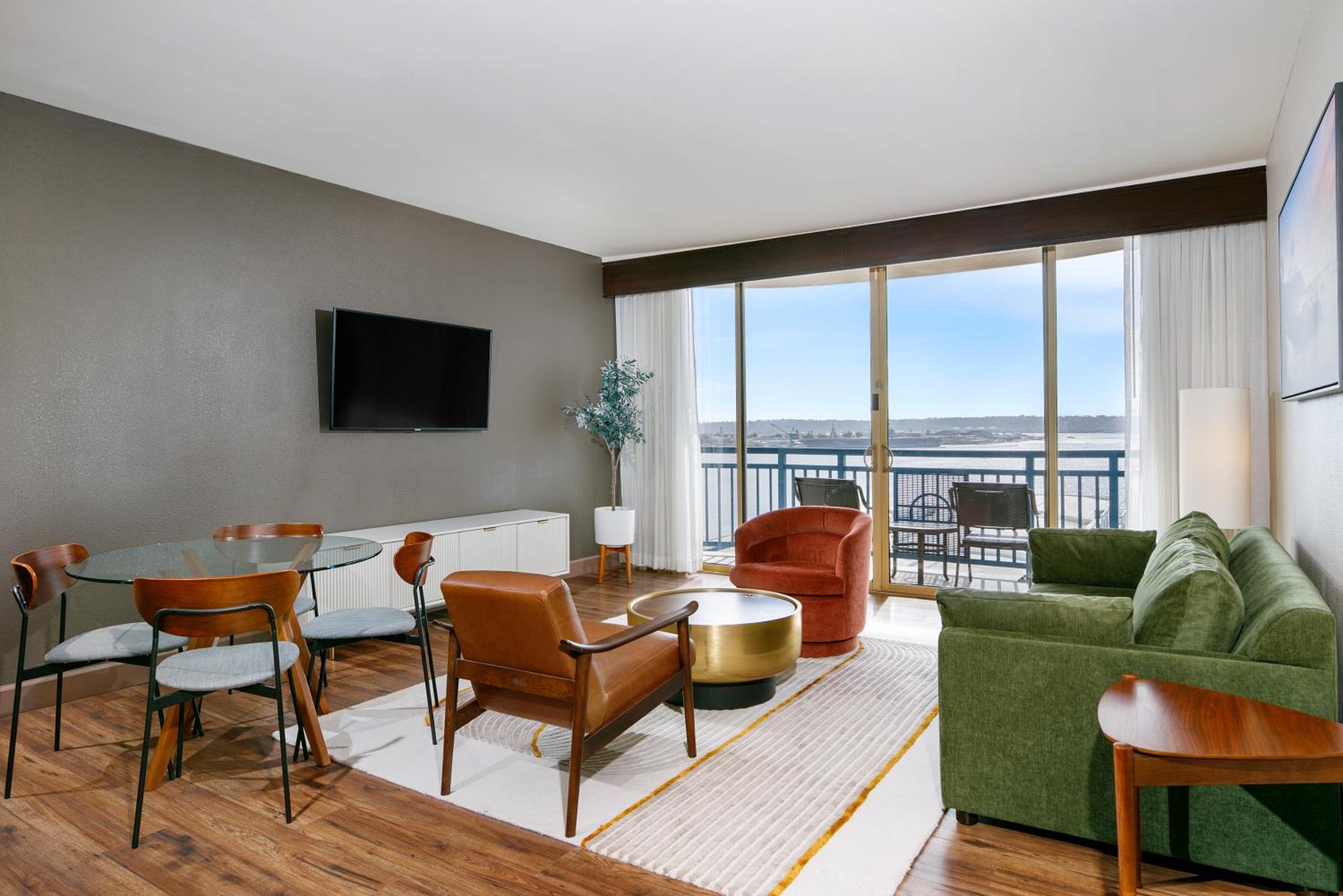 King Suite with Point Loma View -  Non-Smoking thumbnail 6