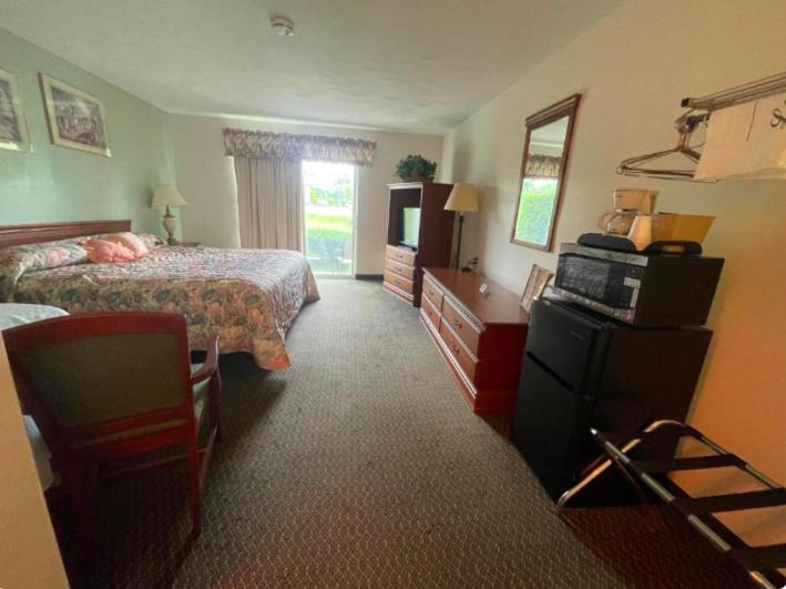 Deluxe Queen Suite