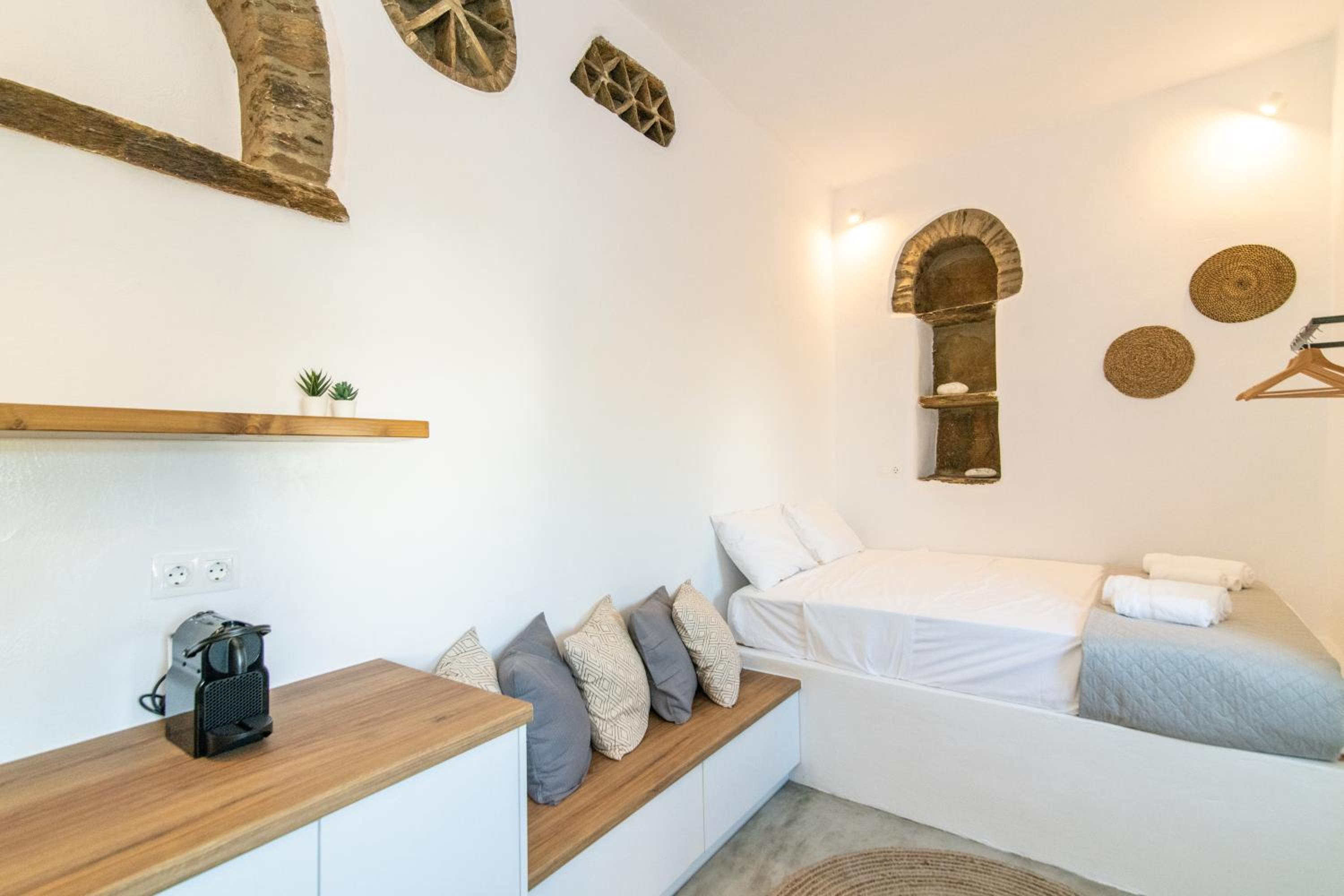 One-Bedroom House photo 1