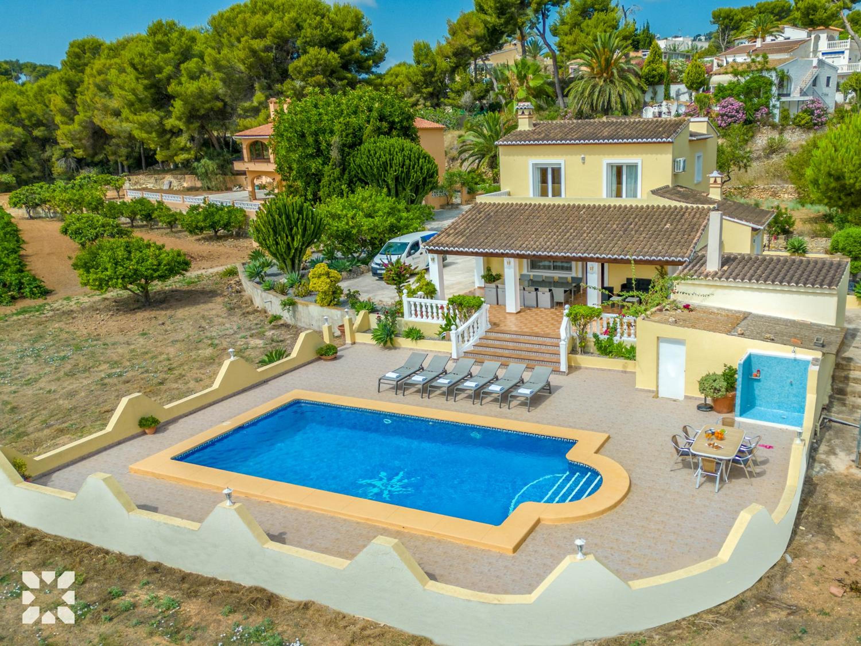 Villa photo 2