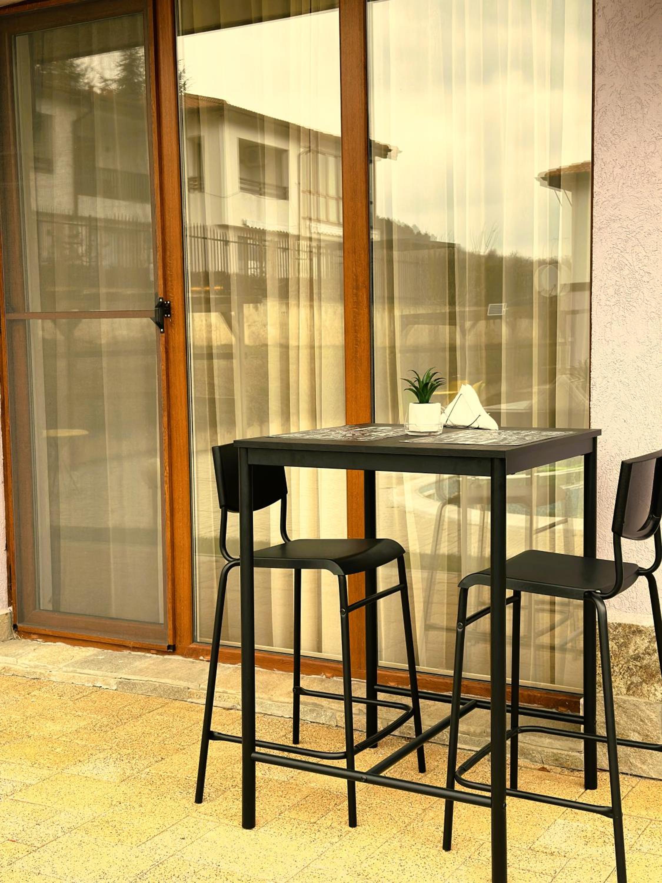 Studio With Pool View photo 3