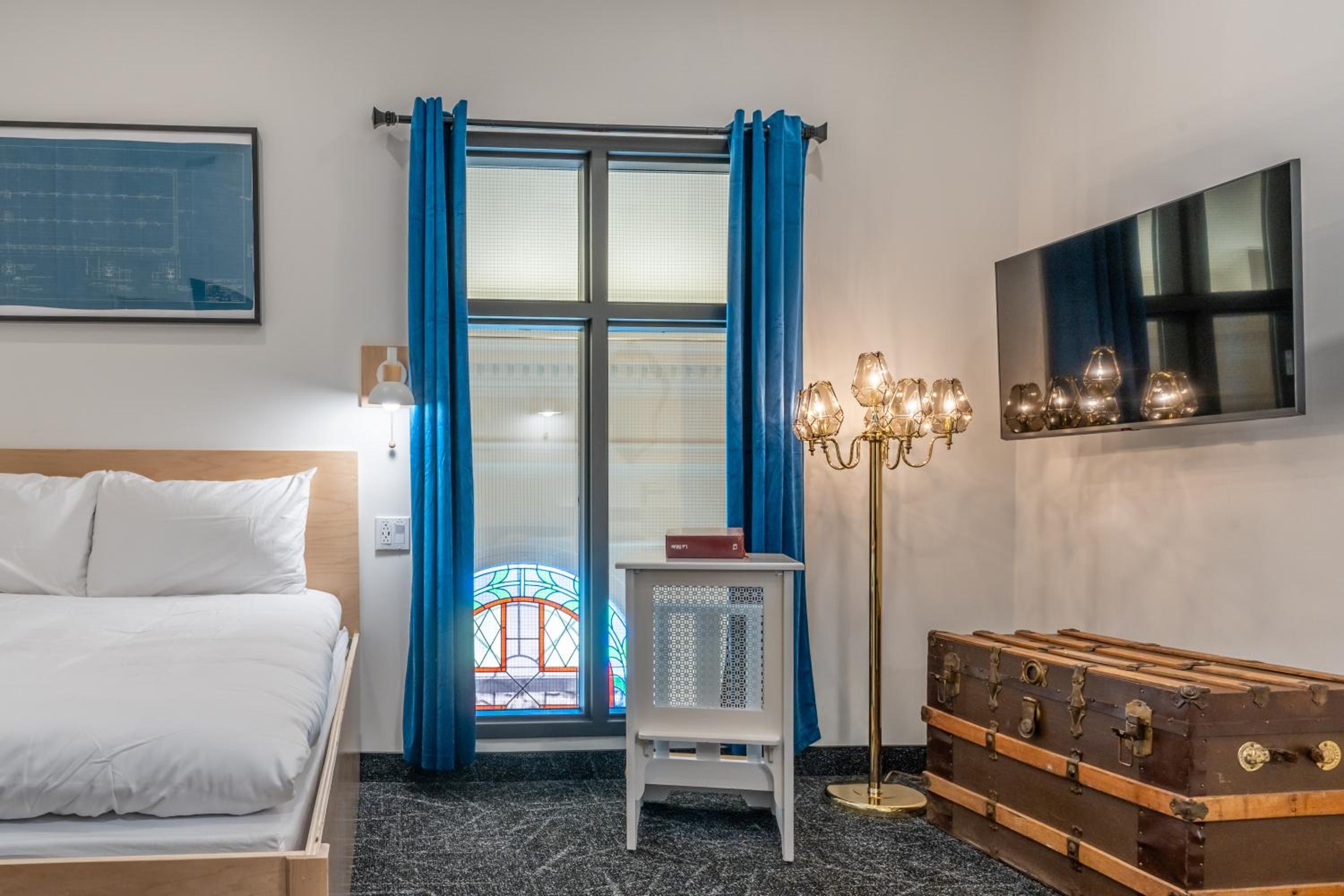 Queen Room photo 1