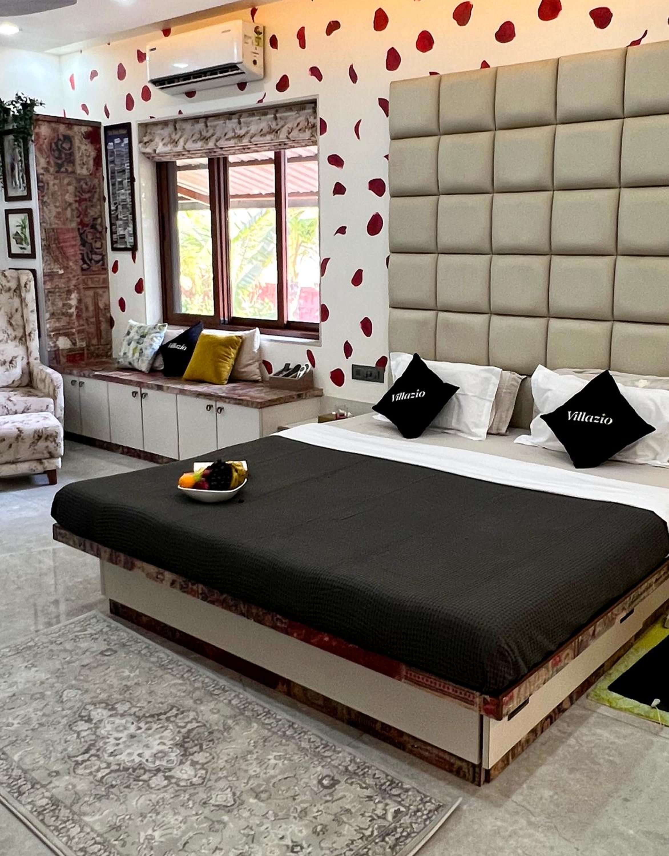 Three-Bedroom Villa photo 2