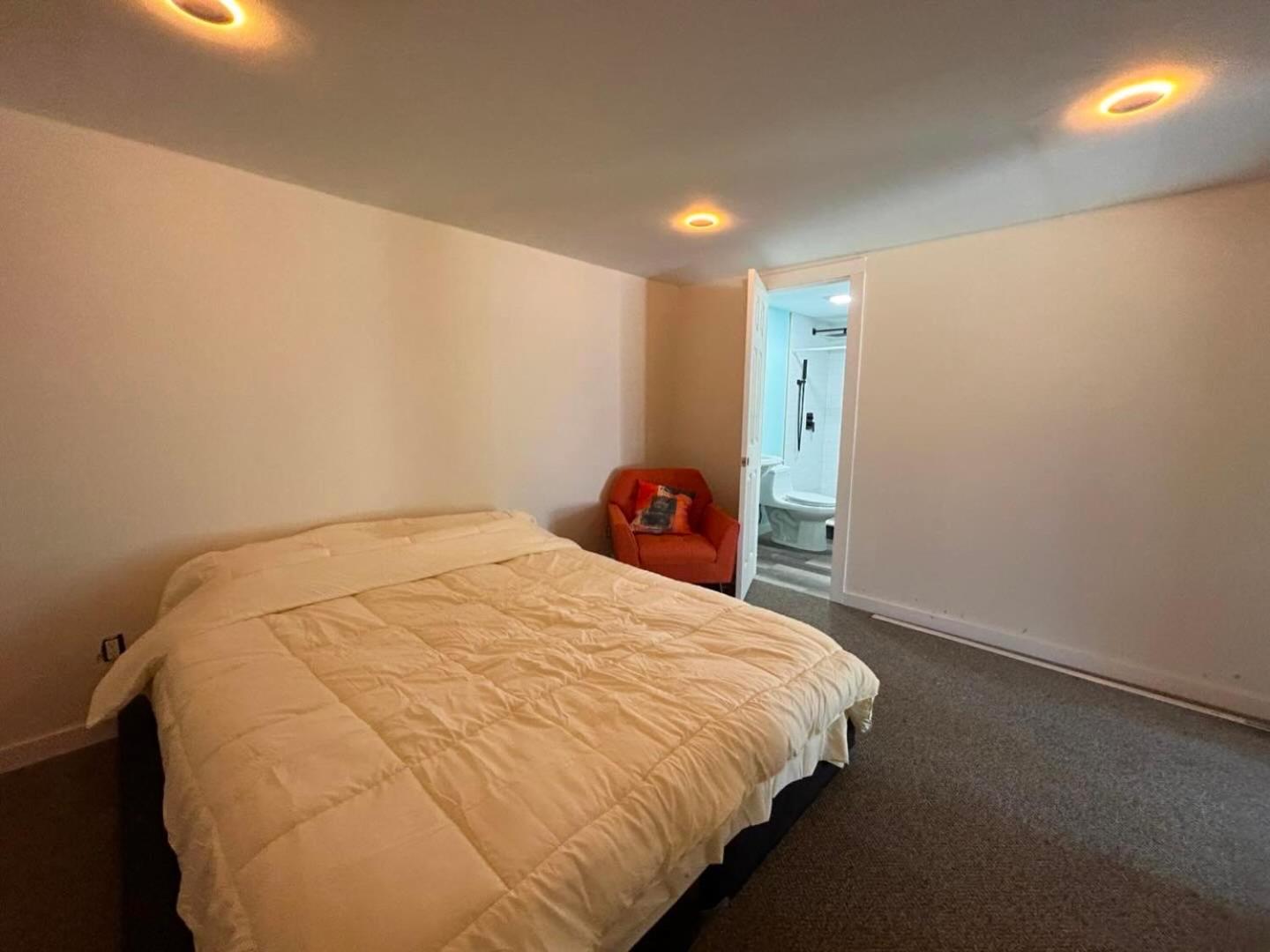 Four-Bedroom House photo 2