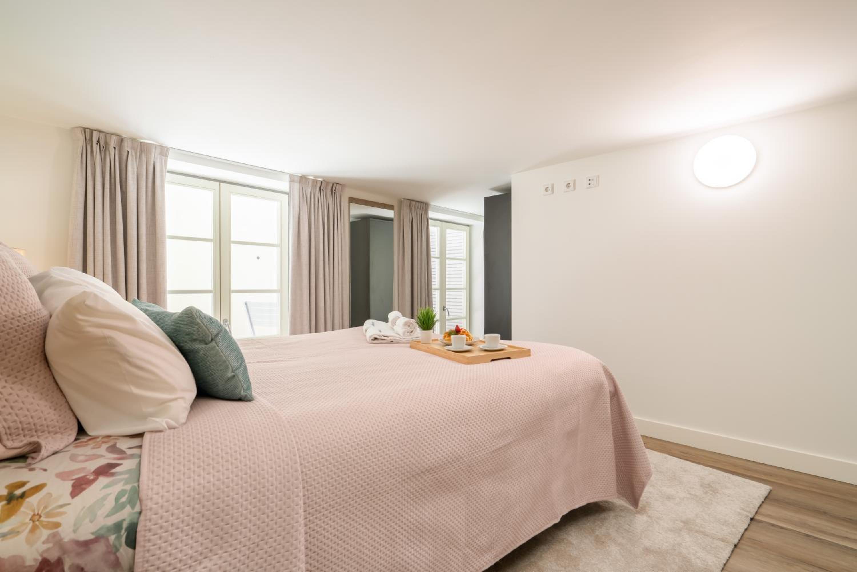 Budget Double Room - Photo 6
