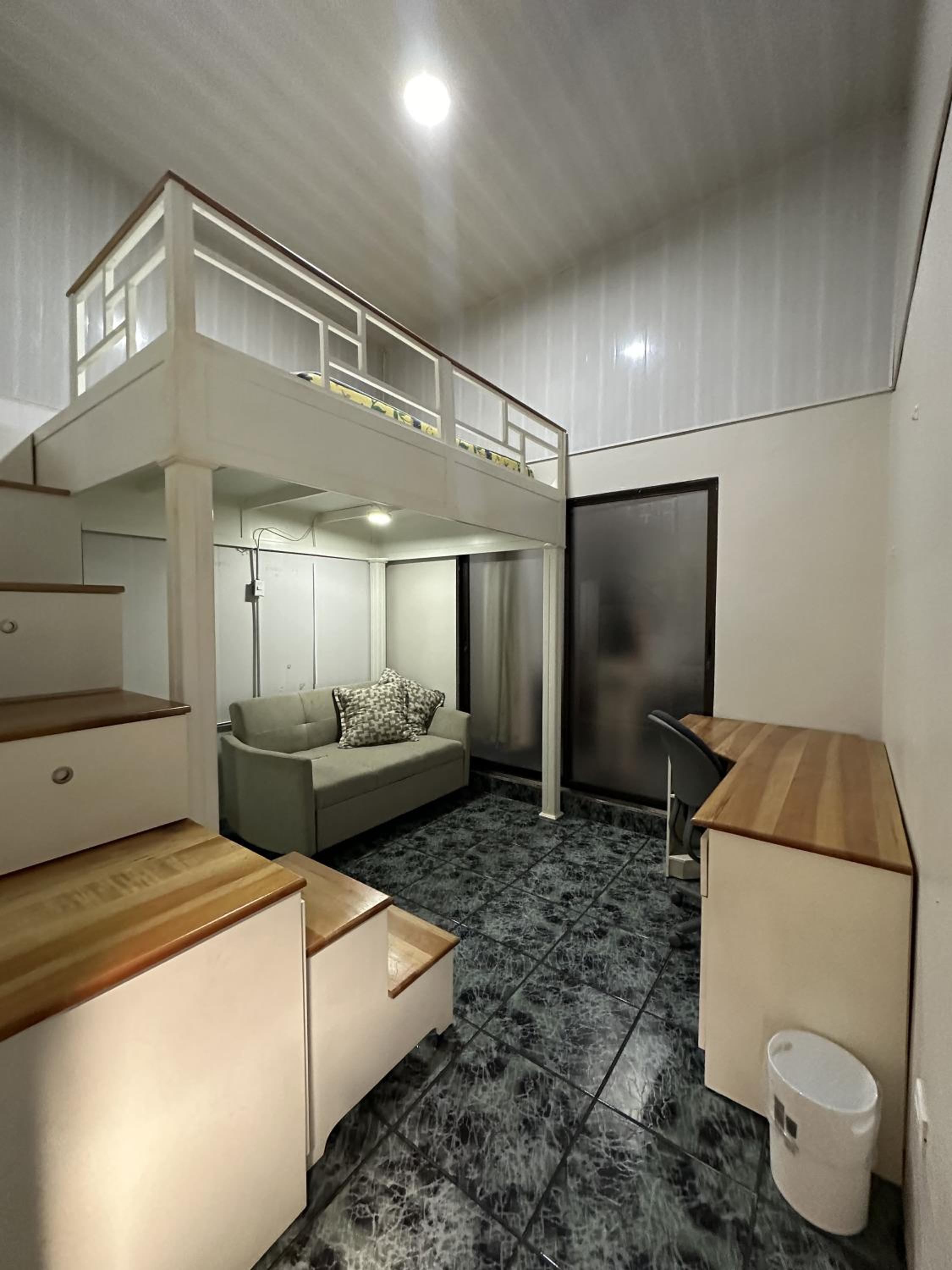 Double Room with Shared Bathroom photo 2