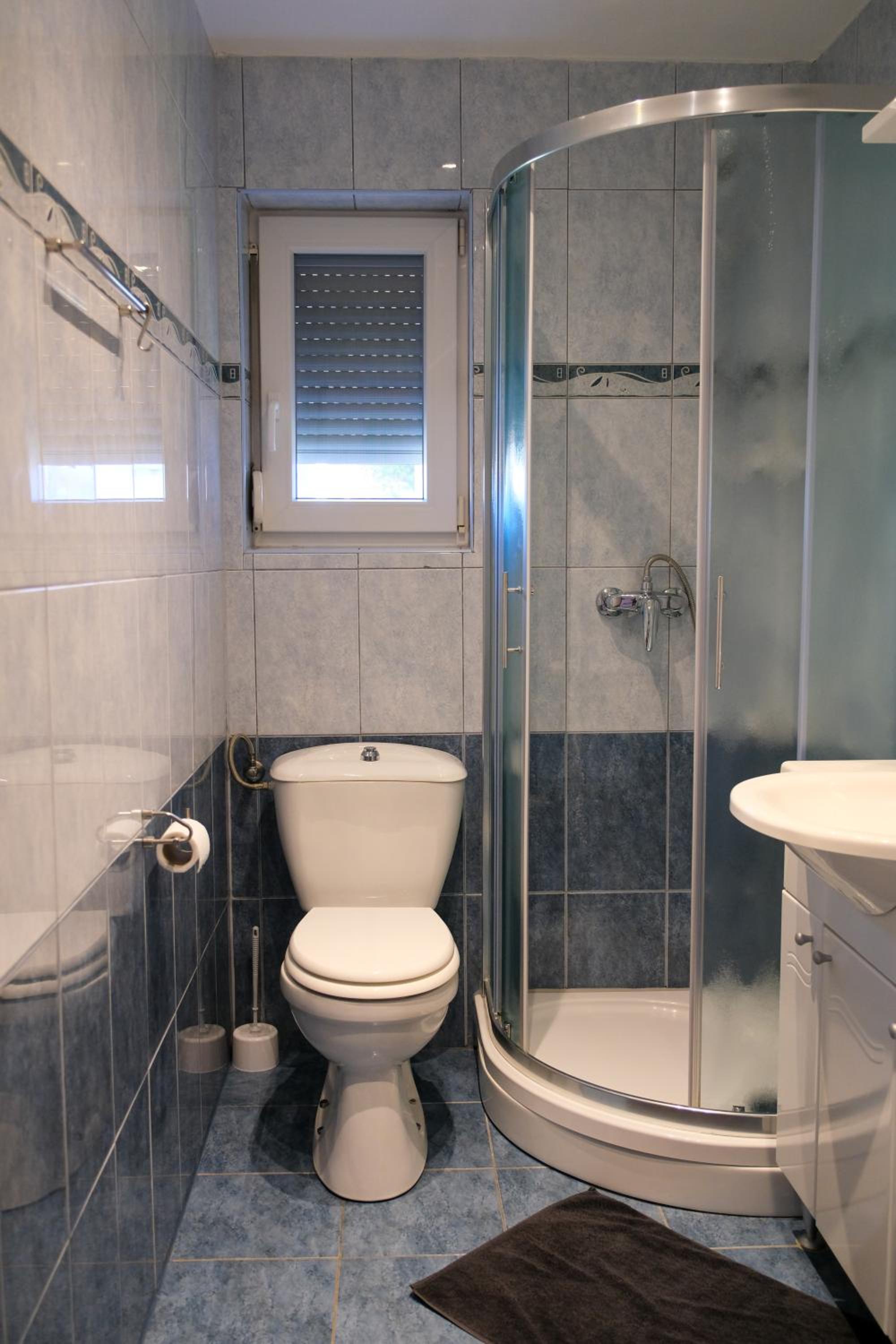 Studio Apartment - Photo 25