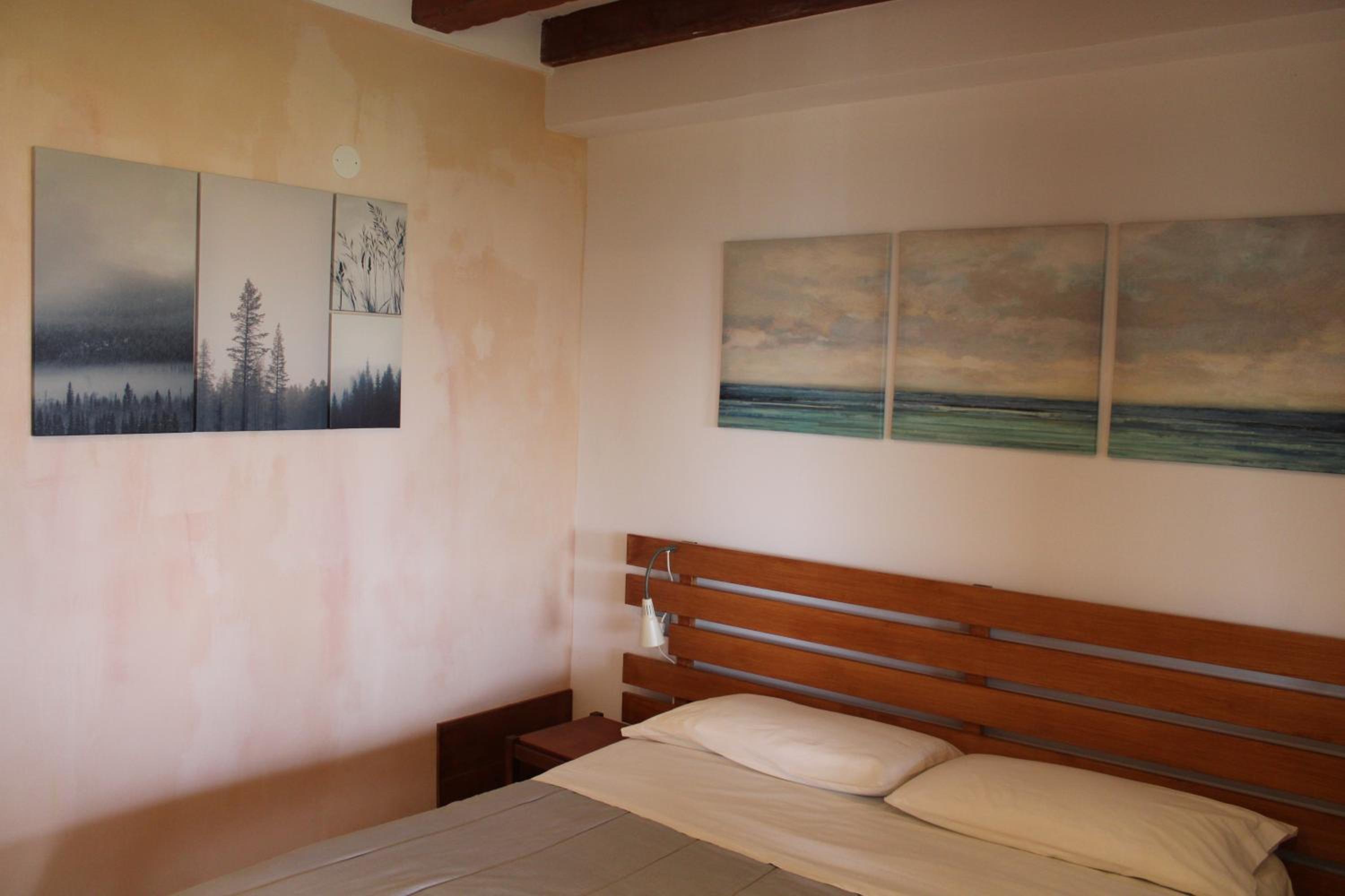 Large Double Room photo 1
