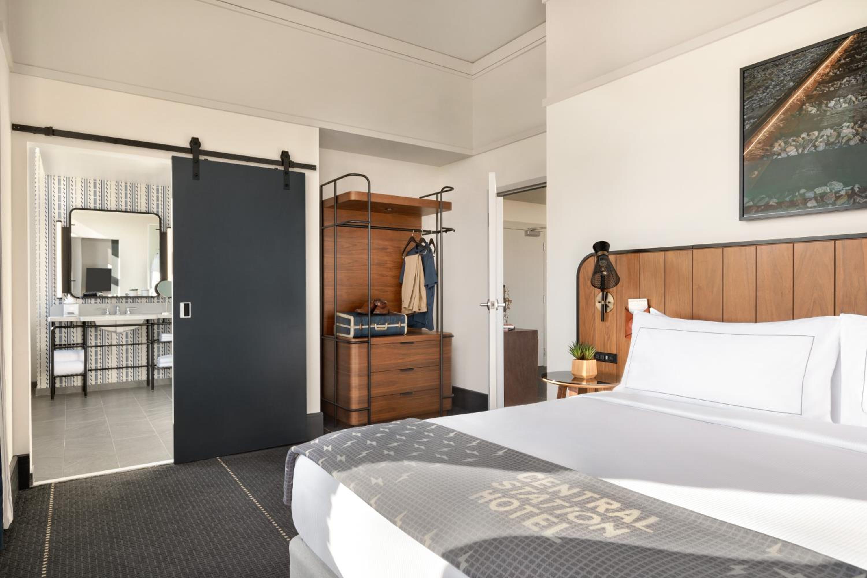 One-Bedroom King Suite - Photo 2