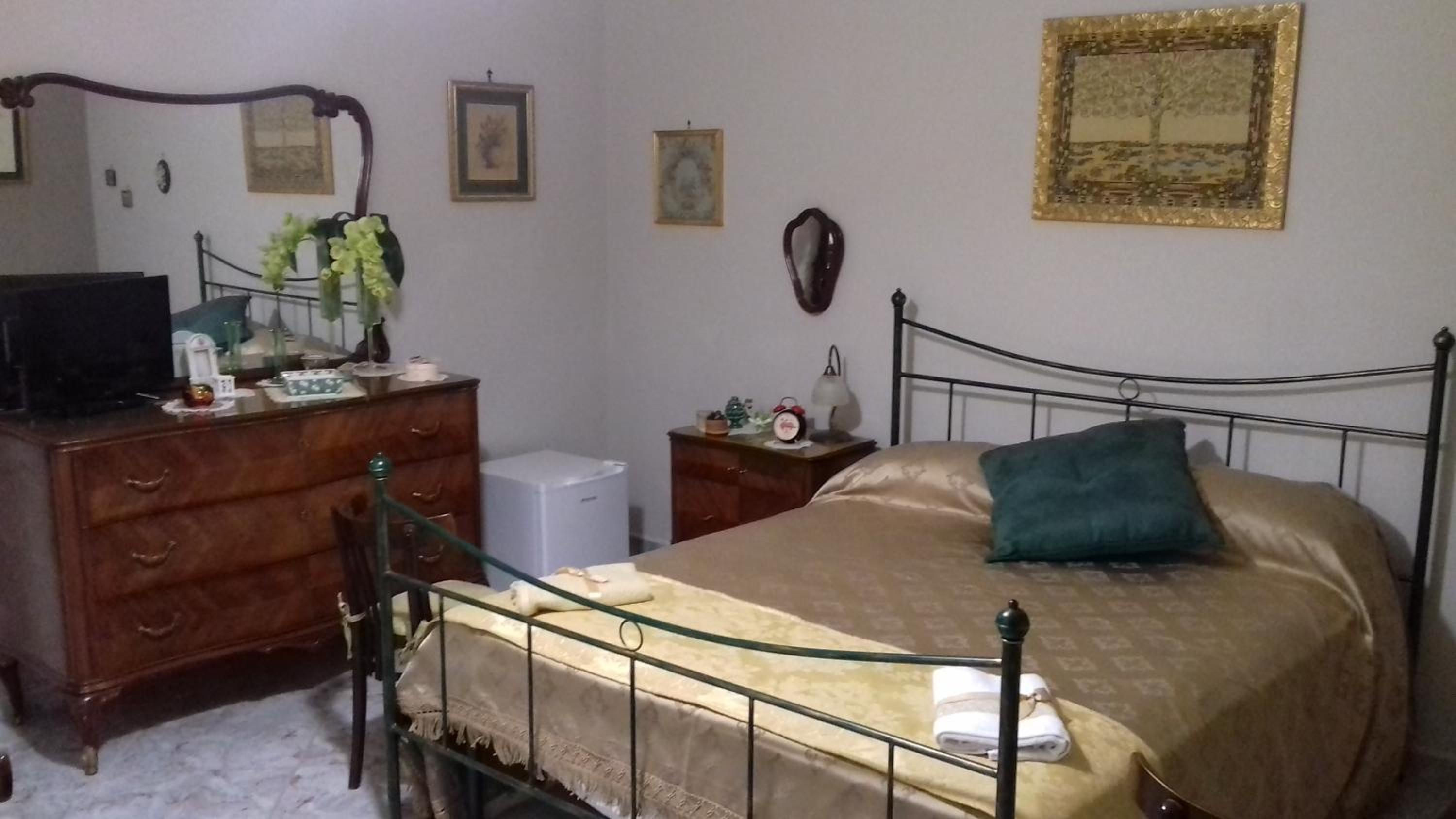 Double Room With Shared Bathroom