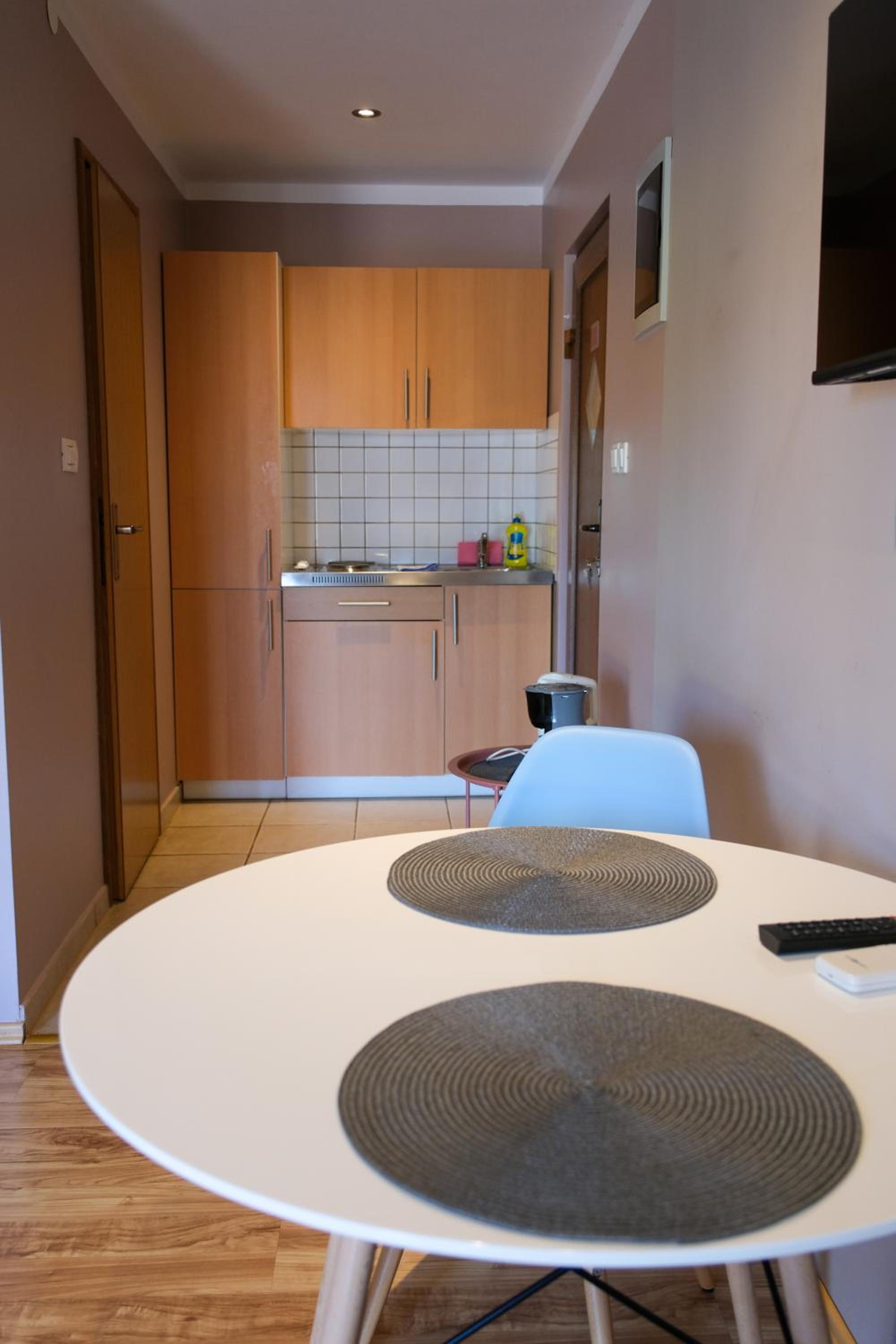 Studio Apartment - Photo 22