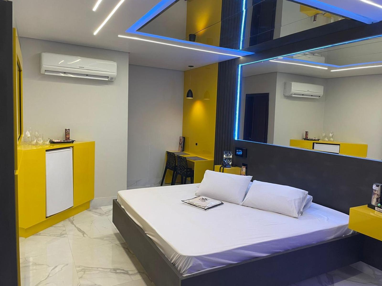 Deluxe Suite with Spa Bath photo 1