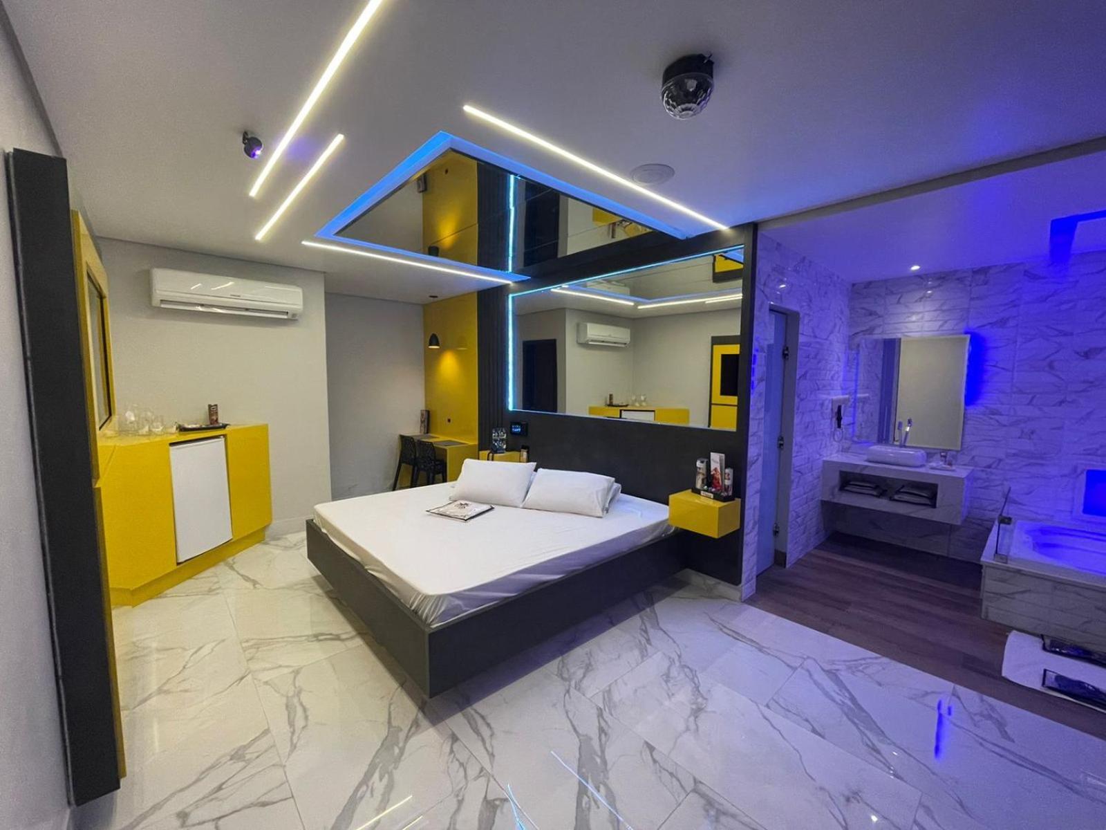 Deluxe Suite with Spa Bath photo 3
