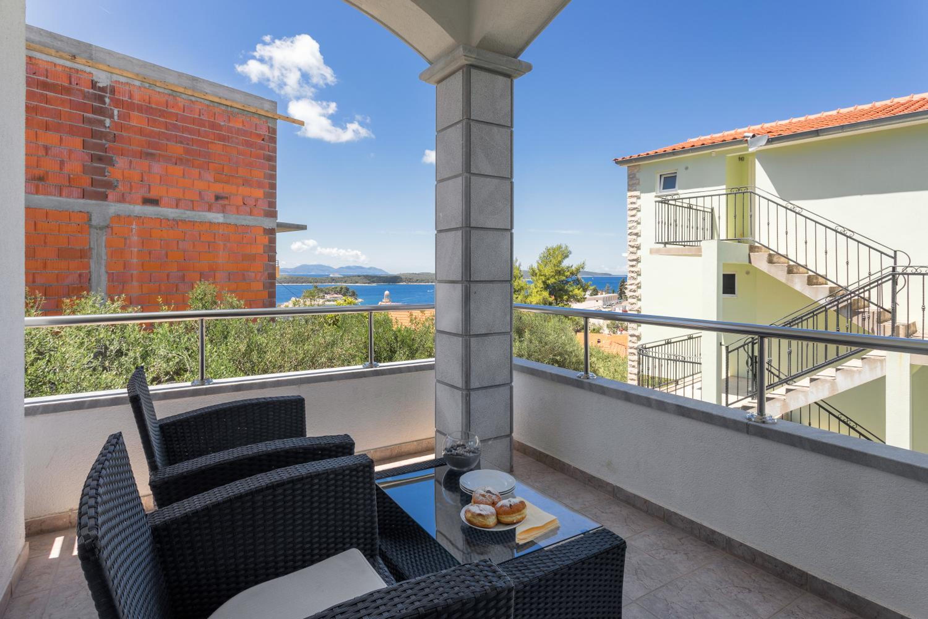 One-Bedroom Apartment - Sea Side photo 2