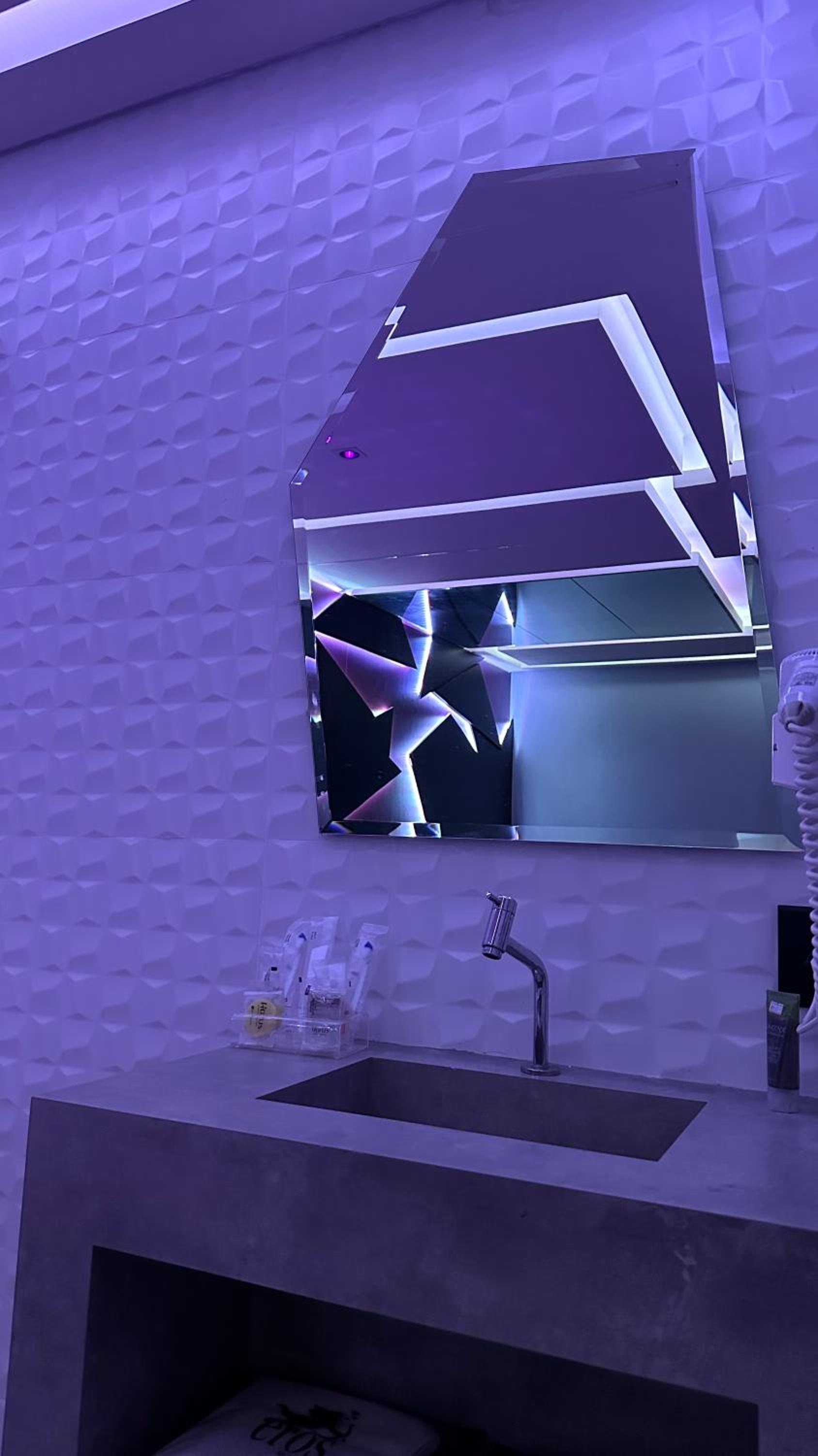 Deluxe King Suite photo 2