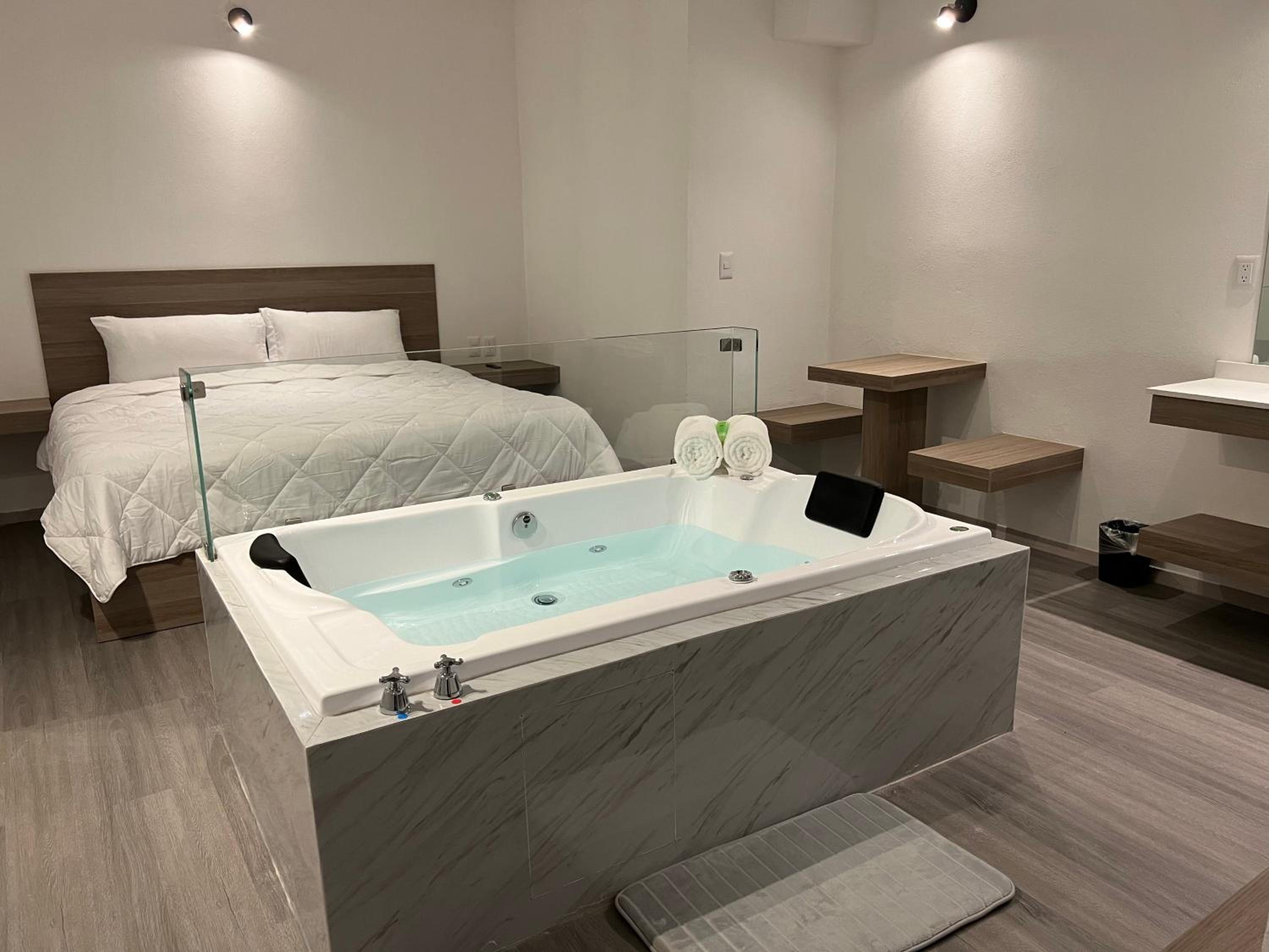 Deluxe Suite with Spa Bath