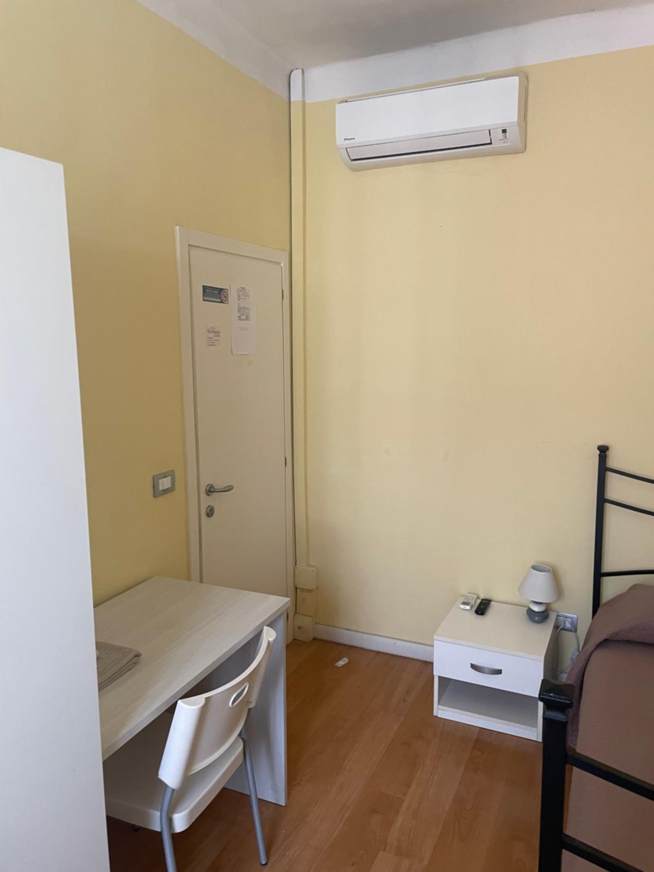 Single Room With Private External Bathroom photo 2