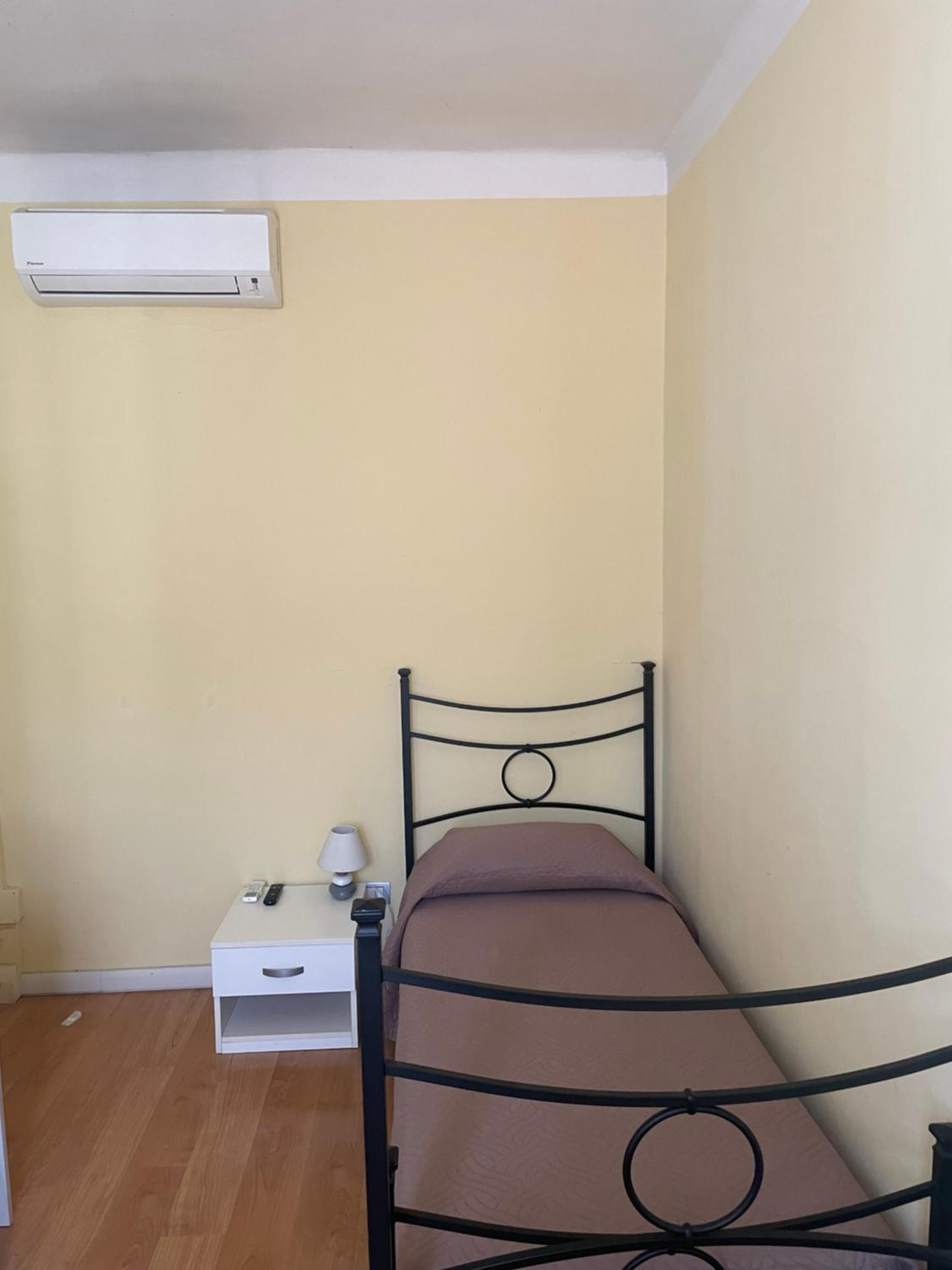 Single Room With Private External Bathroom photo 1