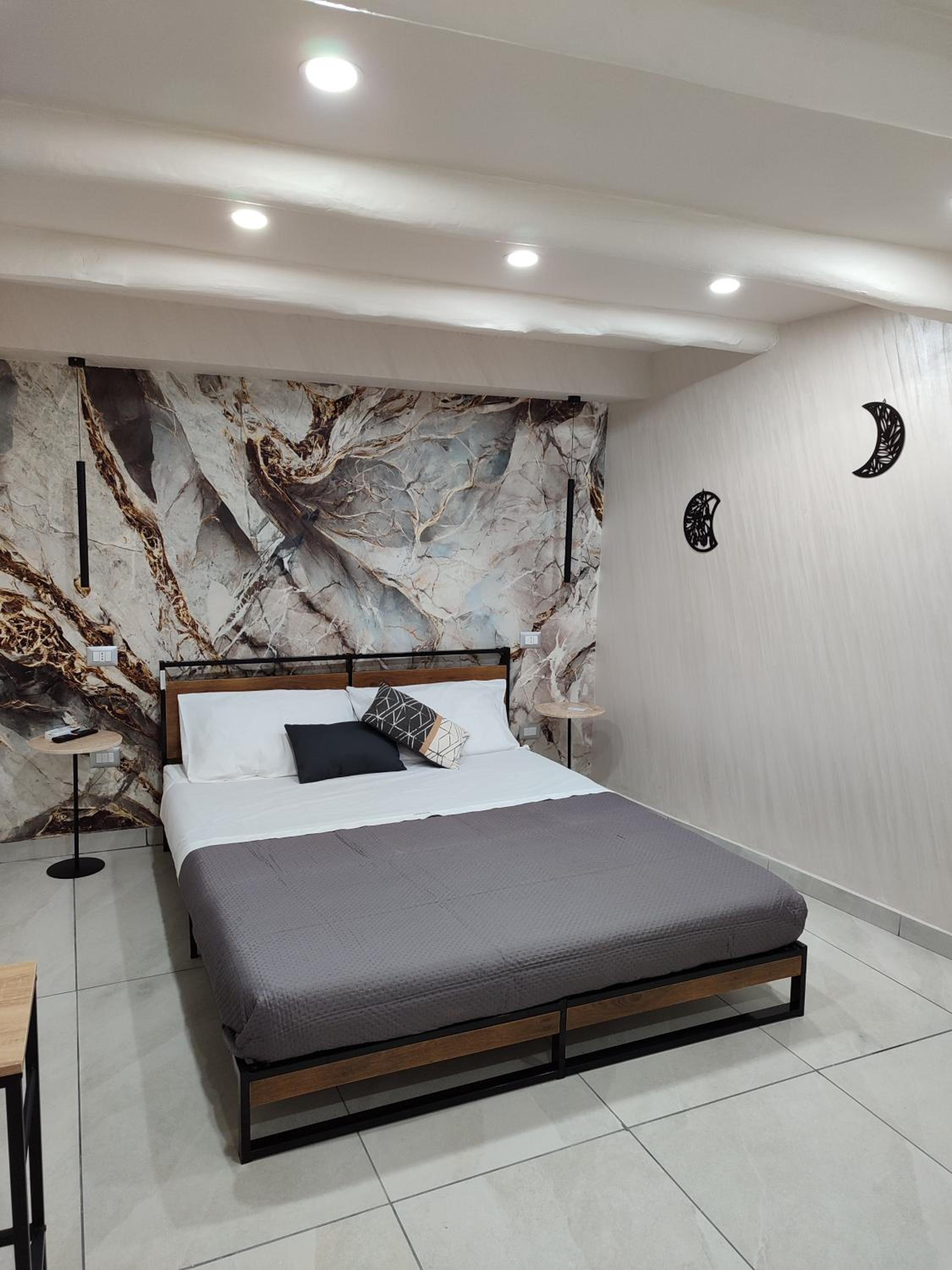Queen Room photo 1