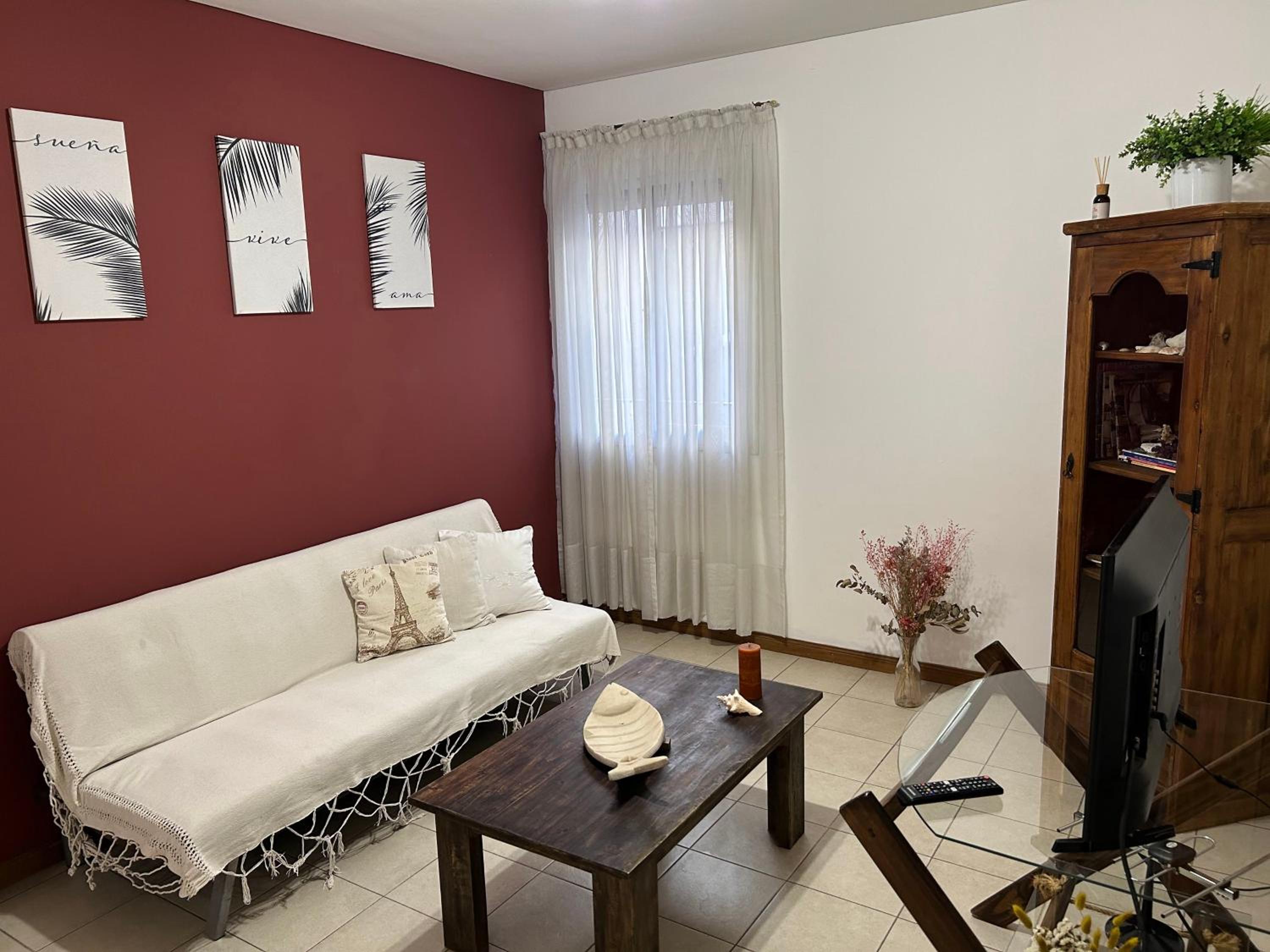 One-Bedroom Apartment photo 1