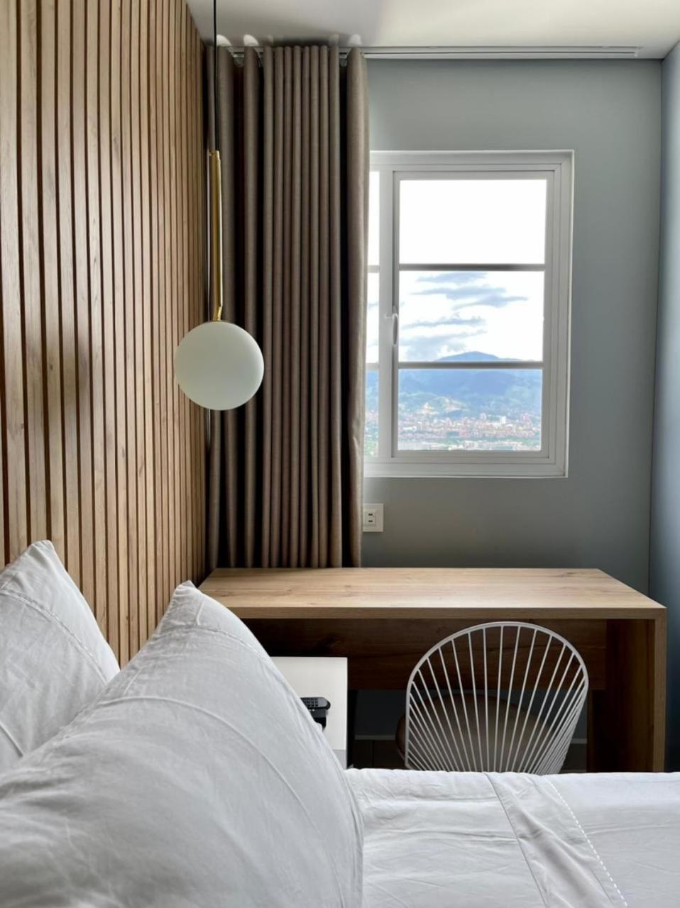 Deluxe One-Bedroom Apartment with City View photo 1