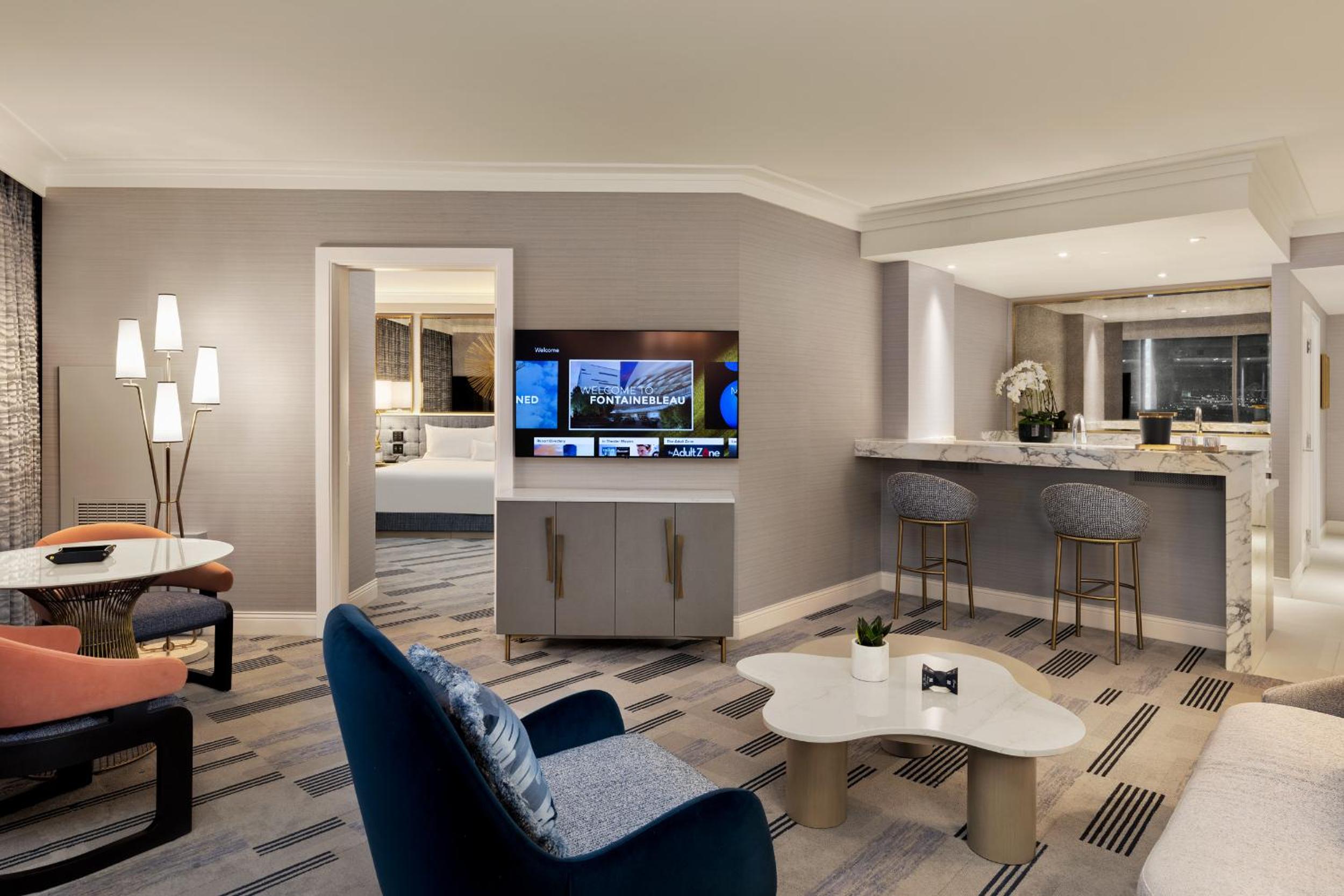 Noble Suite Pool View(No Resort Fee) - Photo 3