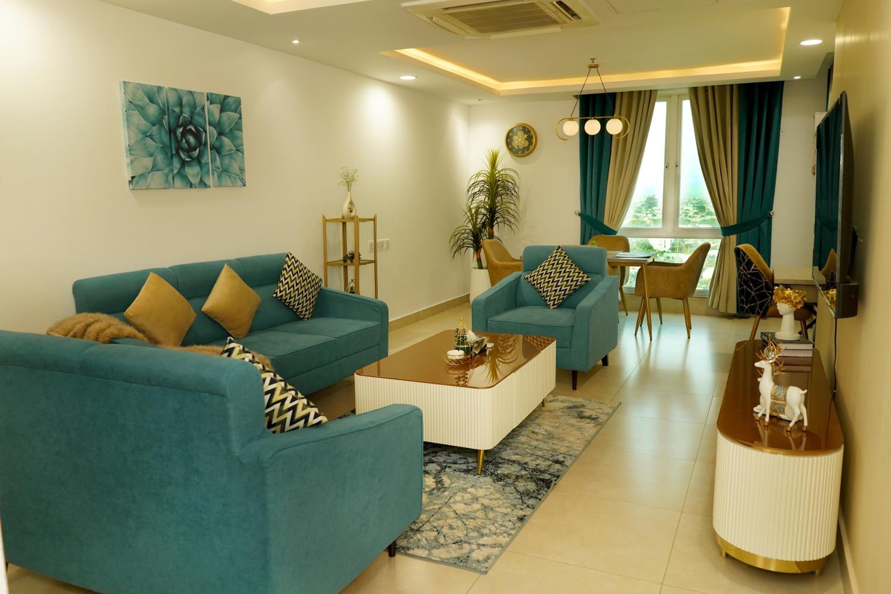 Three-Bedroom Apartment with Balcony photo 2