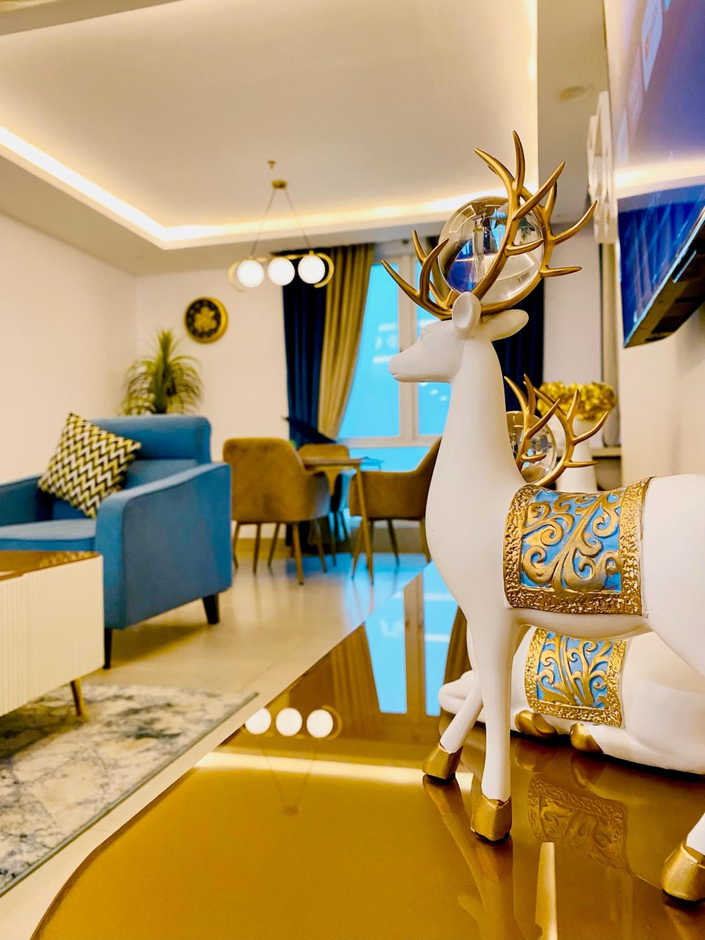 Three-Bedroom Apartment with Balcony photo 3