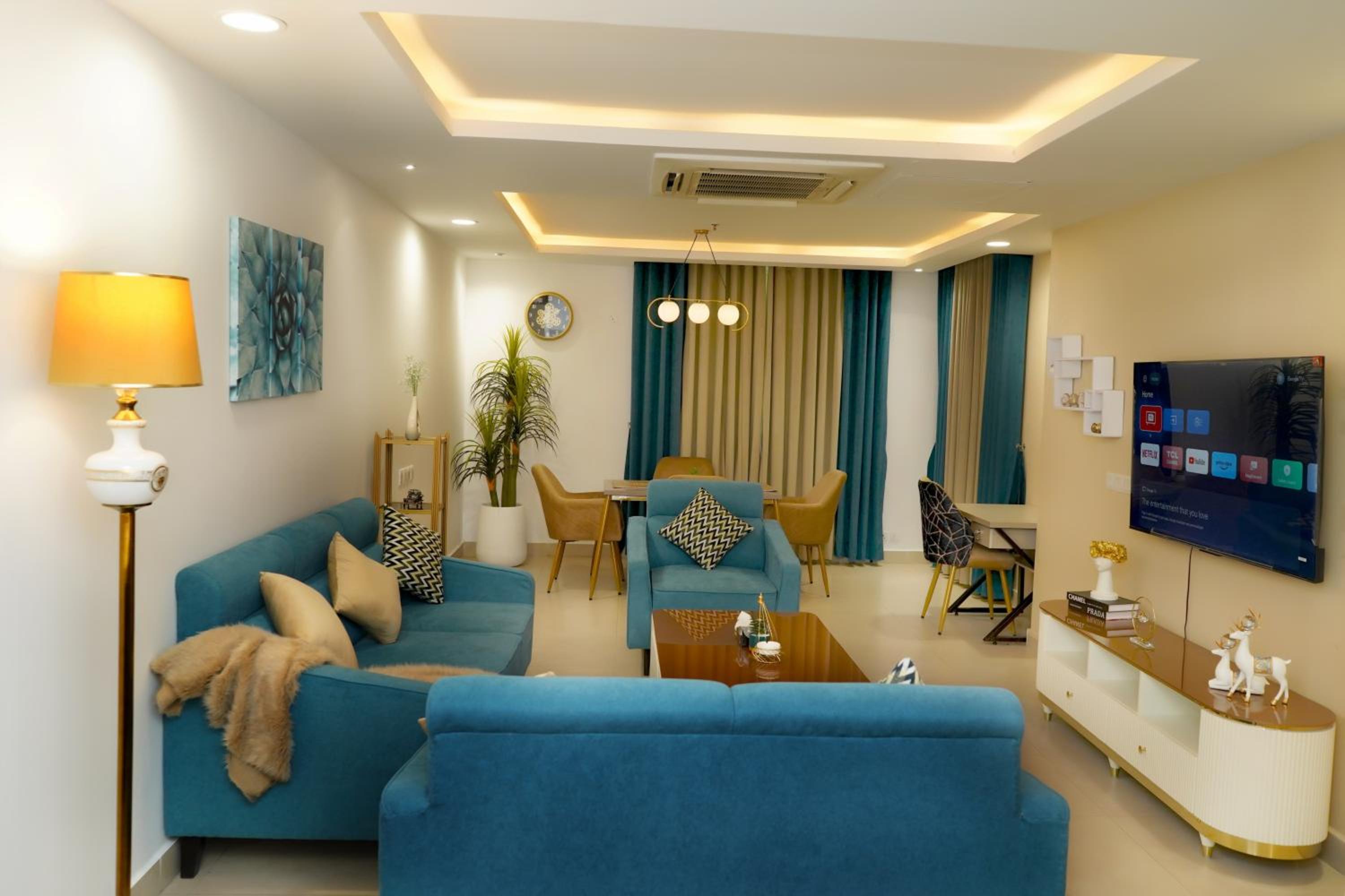 Three-Bedroom Apartment with Balcony photo 3