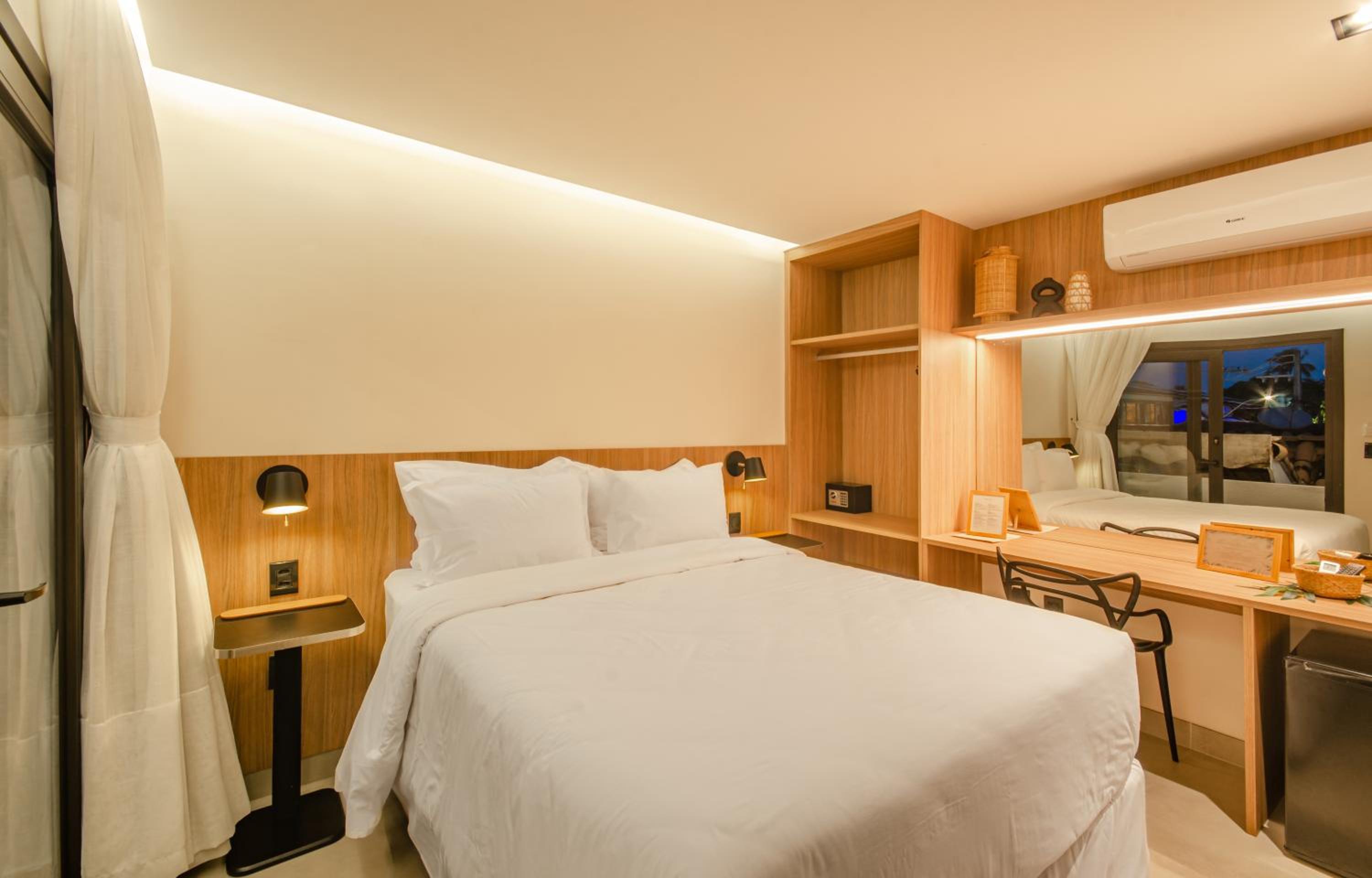 Deluxe Queen Suite photo 1
