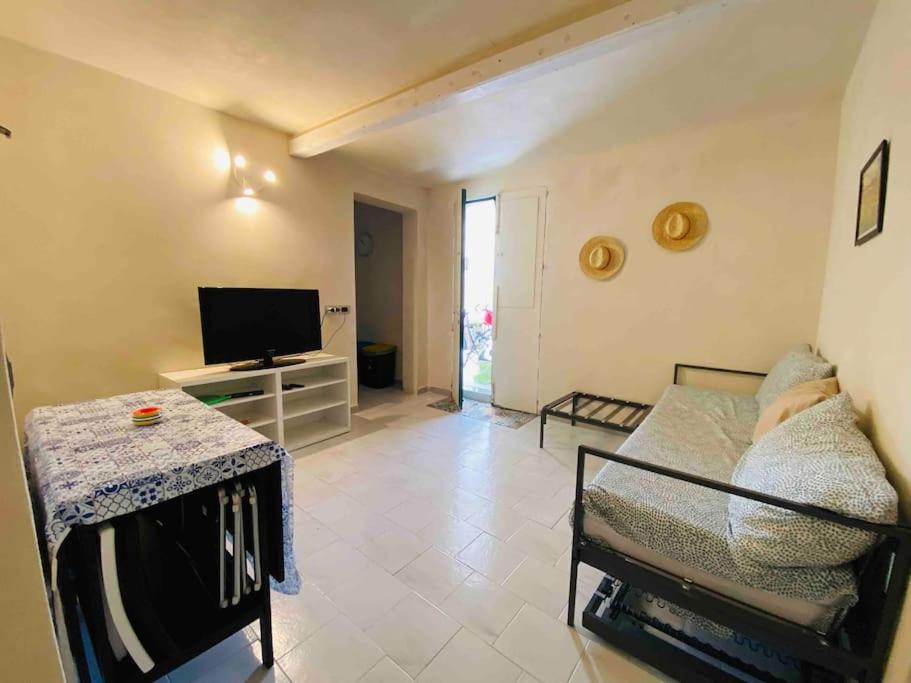 Three-Bedroom House photo 3