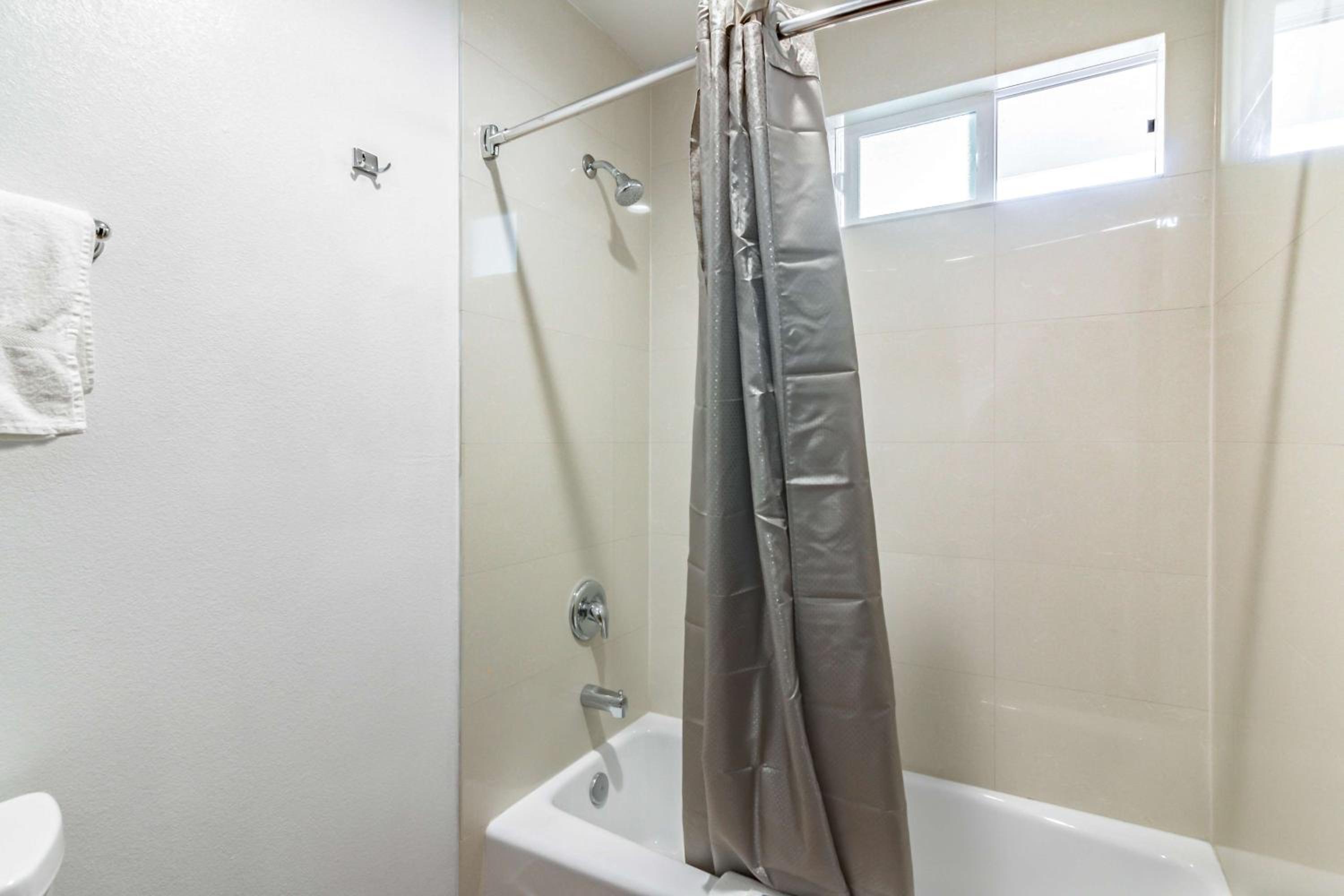 King Room - Disability Access - Non-Smoking photo 3