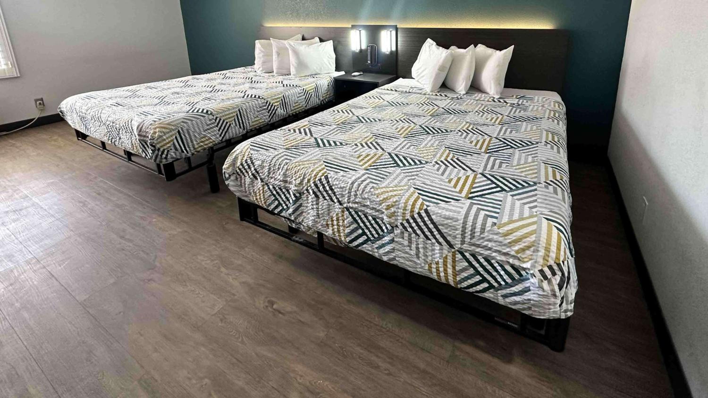 Queen Room with Two Queen Beds - Non-Smoking photo 1