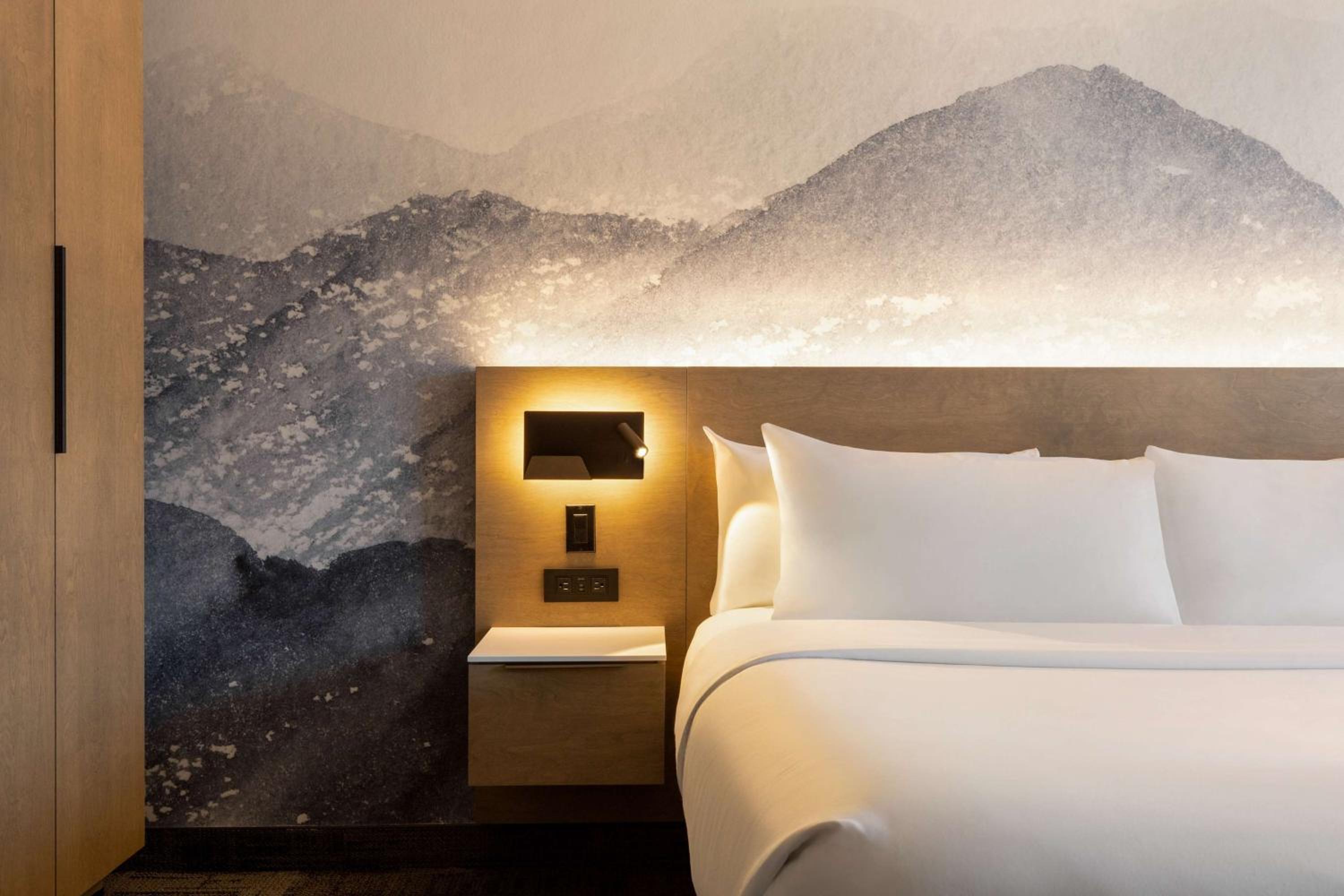 Executive King Room - Non-Smoking - Photo 2