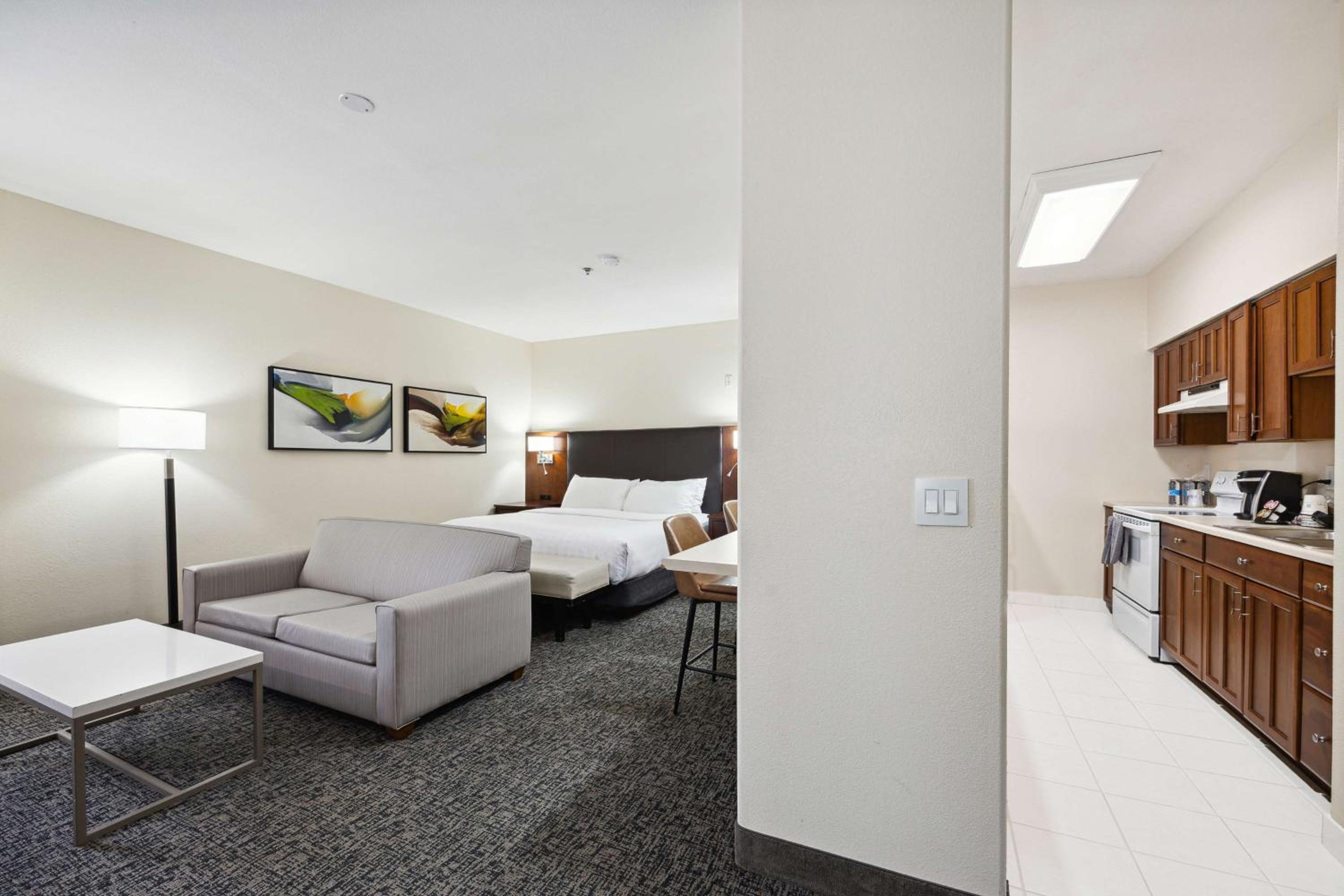 King Suite with Kitchen - Photo 3