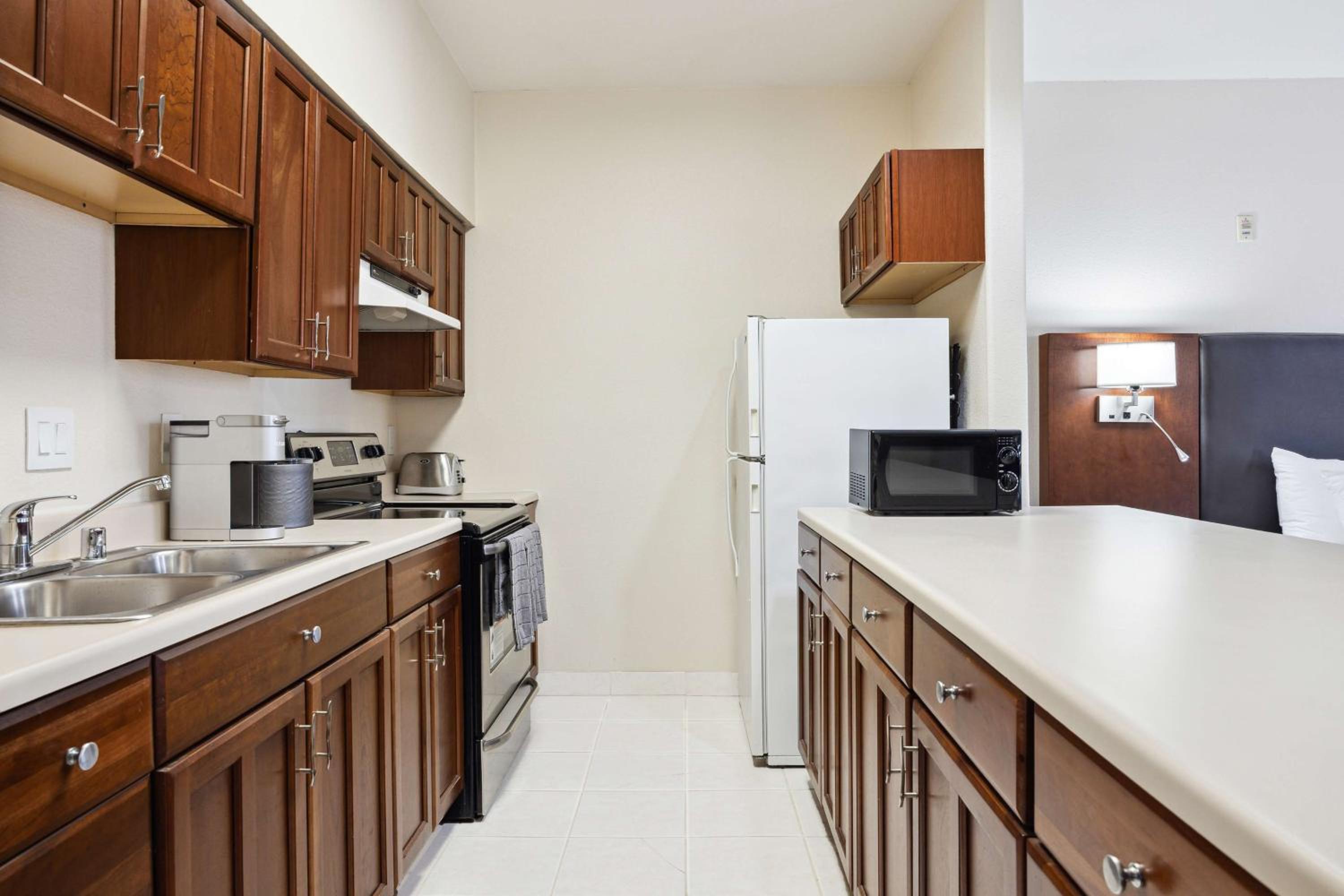 King Suite with Kitchen - Photo 2