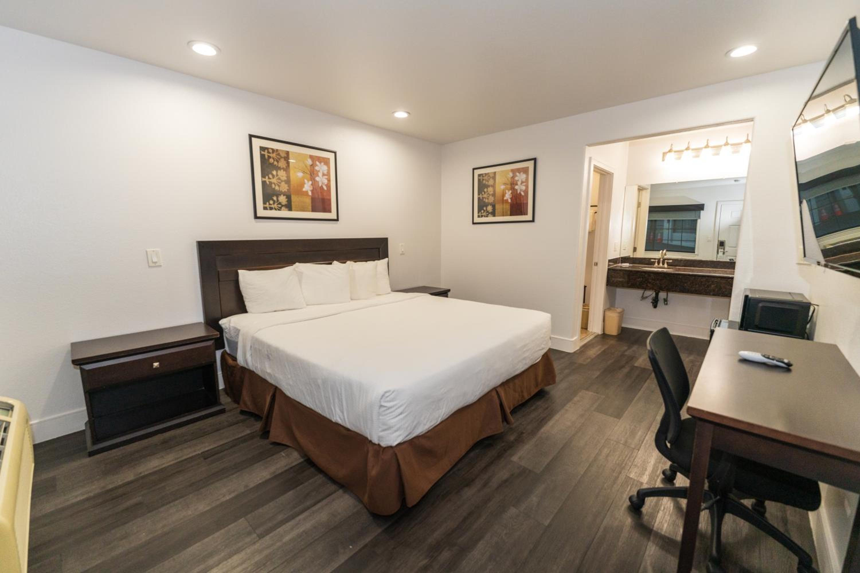 Non-Smoking - King Room - Photo 1