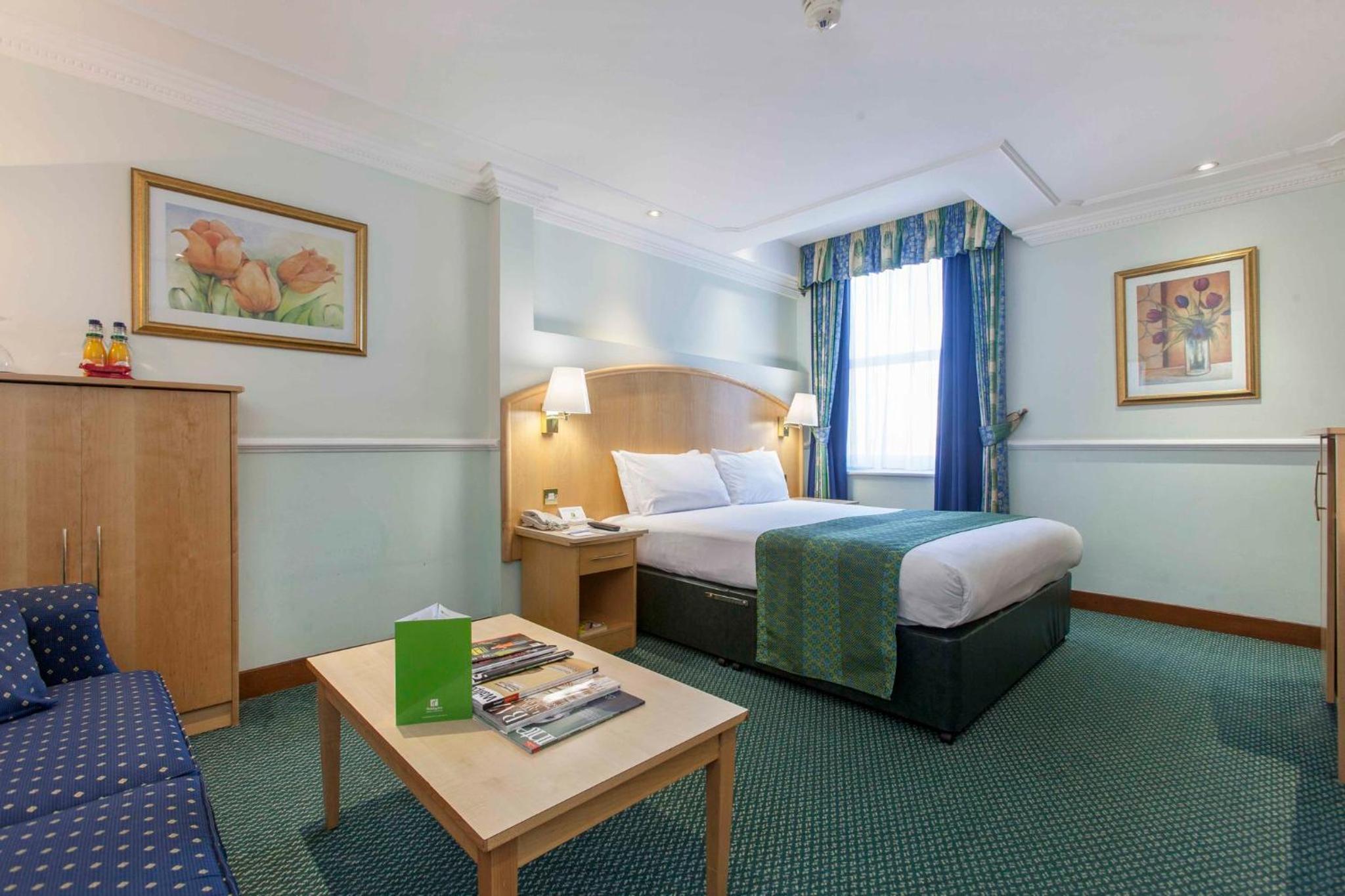 King Room with Sofa Bed photo 1