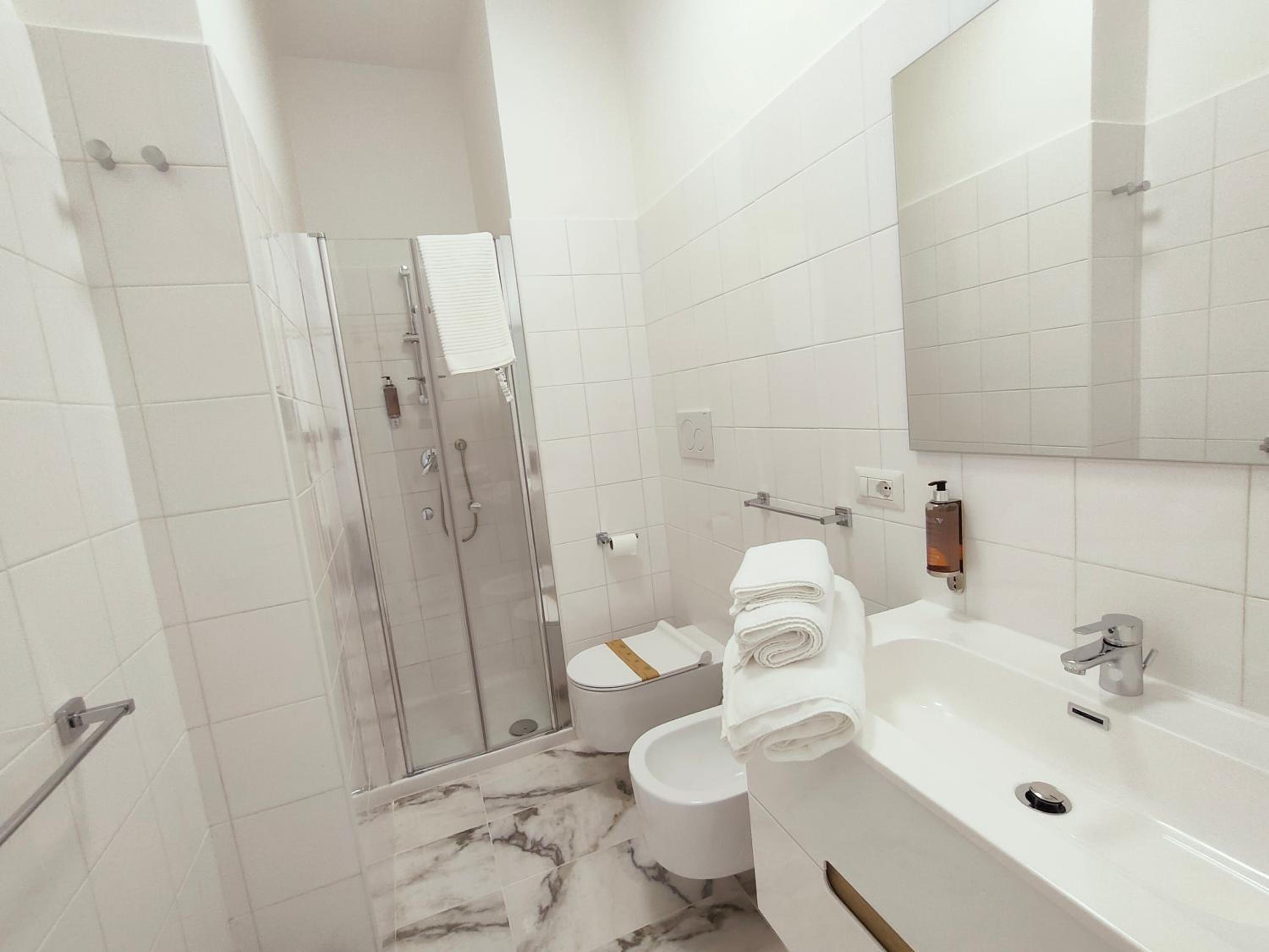Single Room with Private Bathroom photo 2