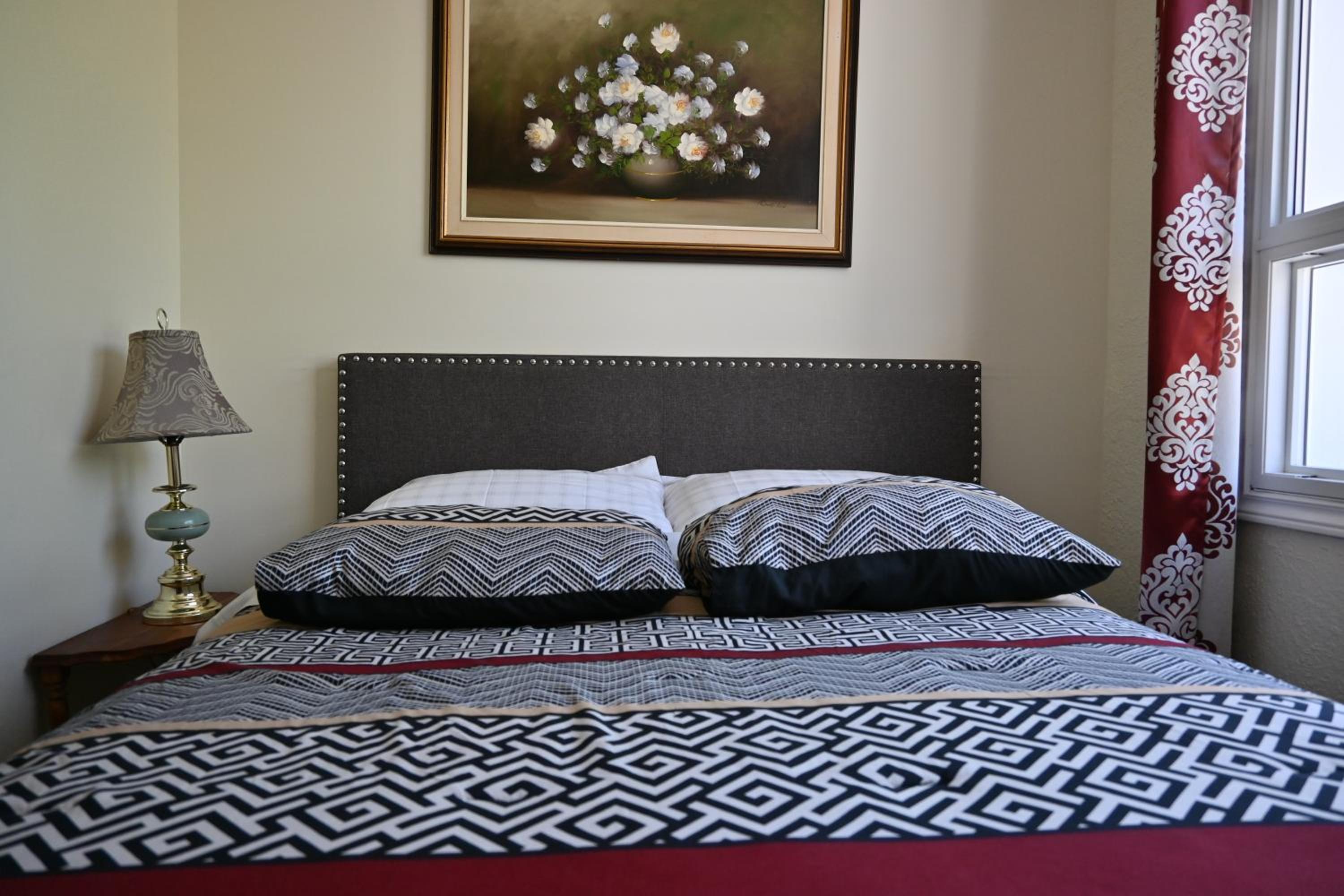 One-Bedroom Apartment - Photo 1