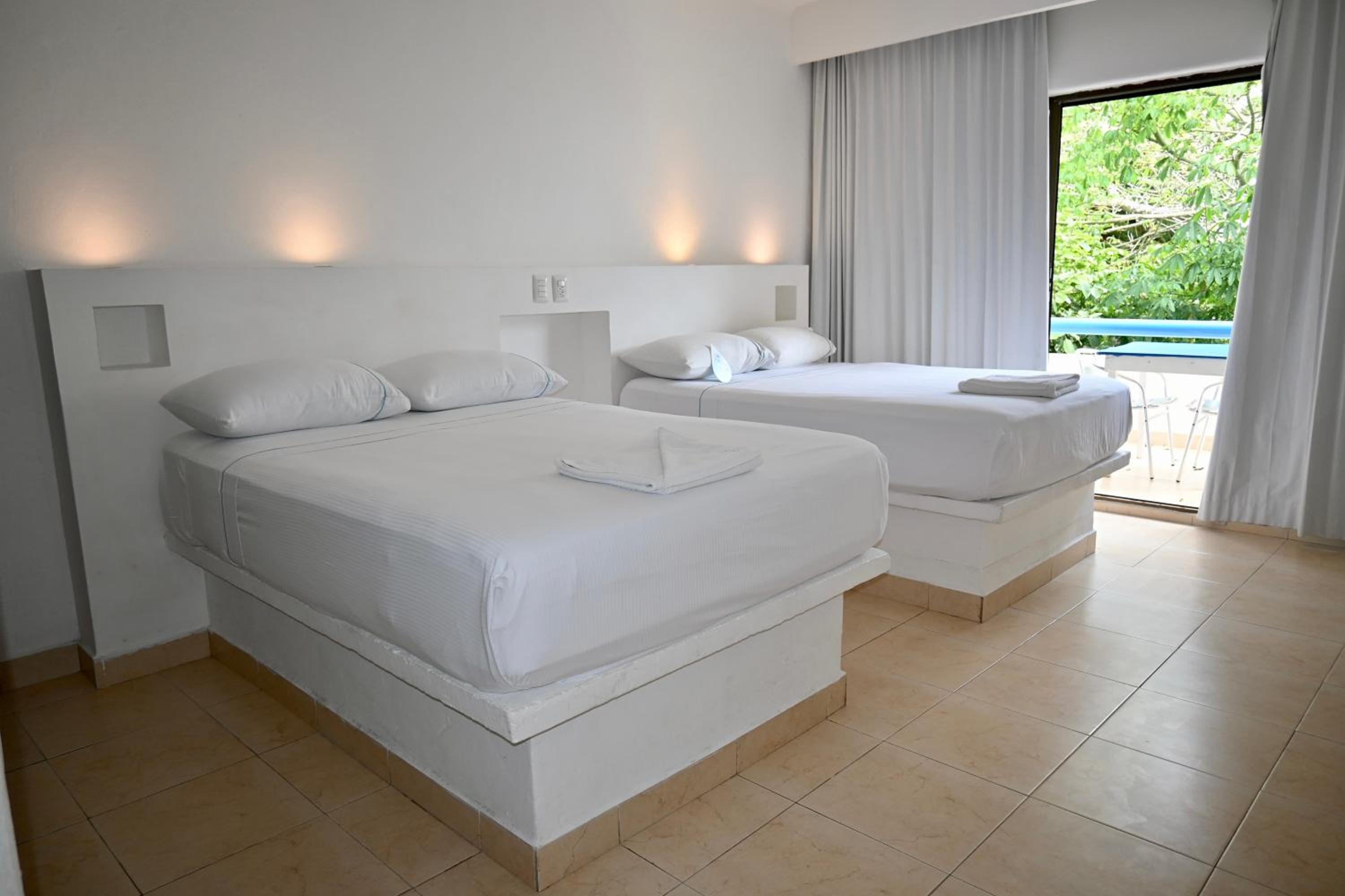 Twin Room with Balcony - Photo 1
