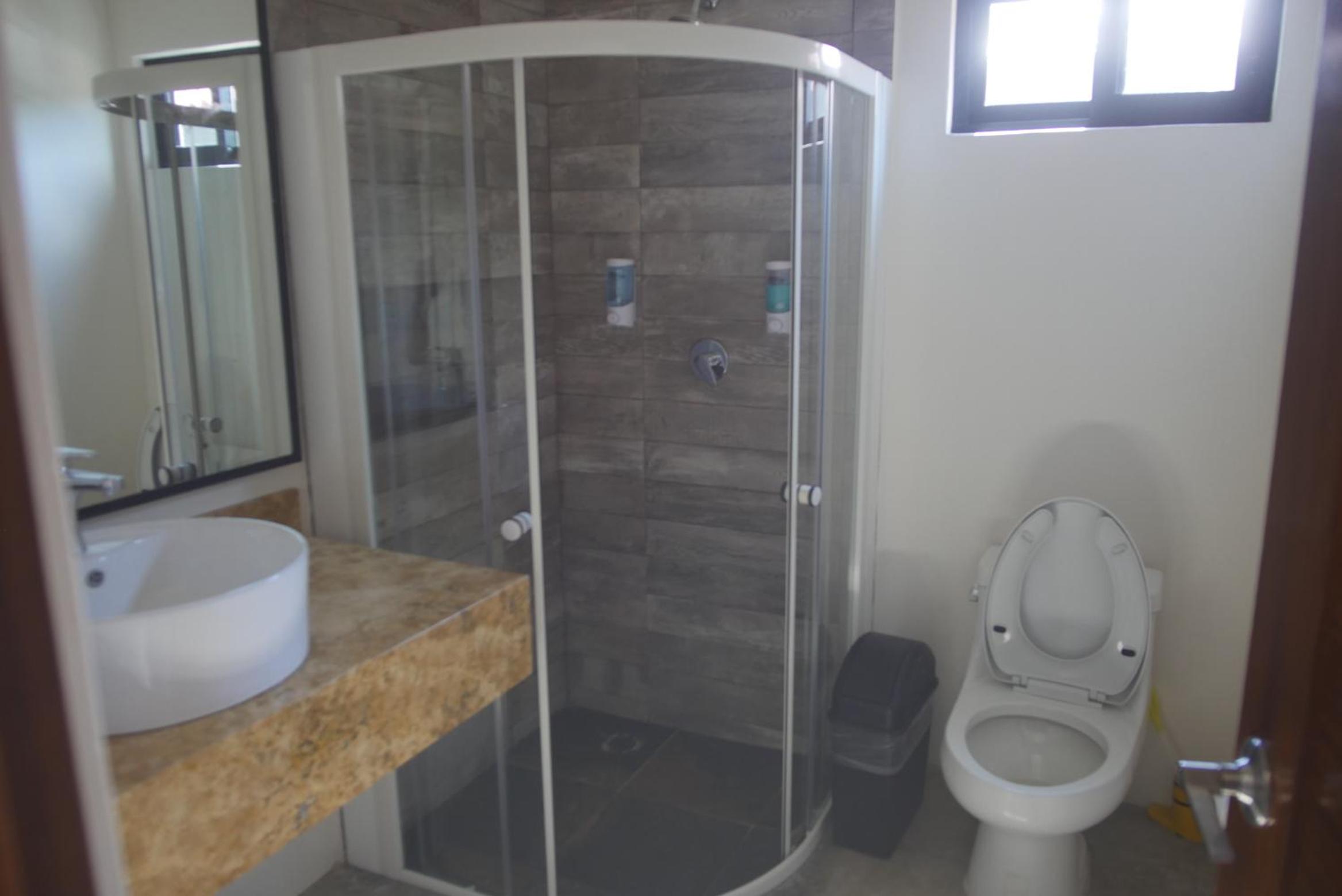 Double Room with Private Bathroom - Photo 2