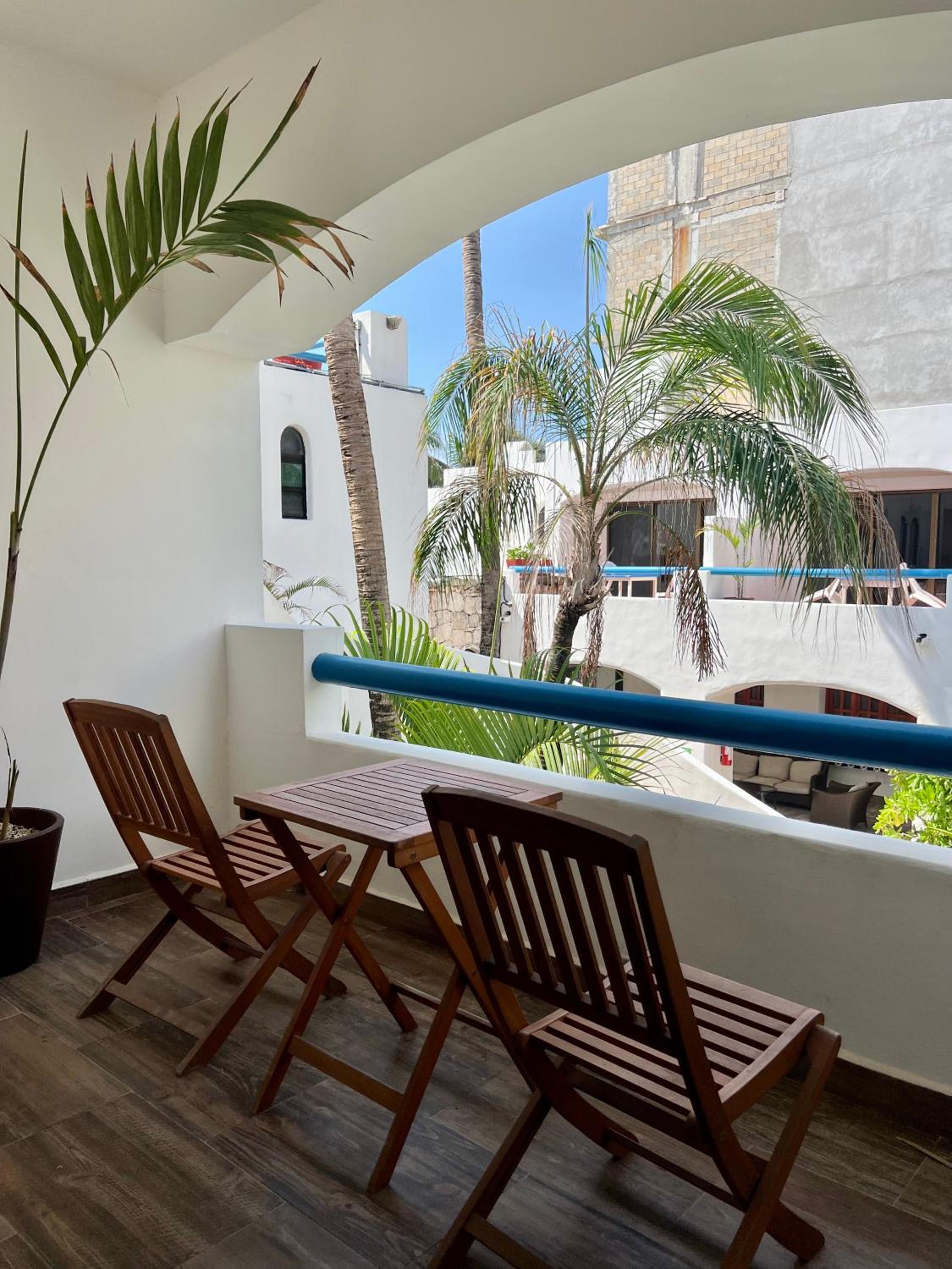 Twin Room with Balcony - Photo 9