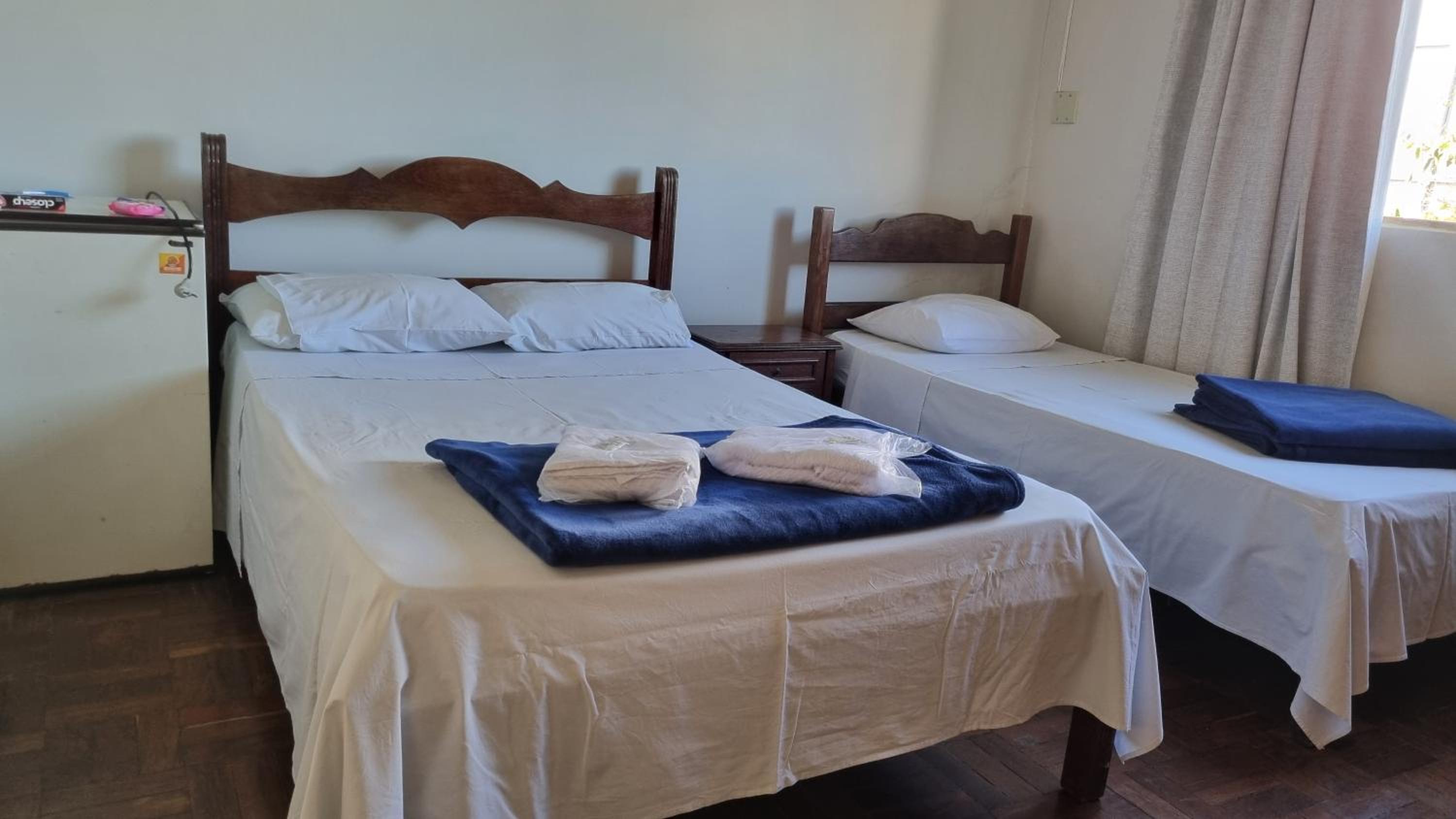 Economy Triple Room photo 2