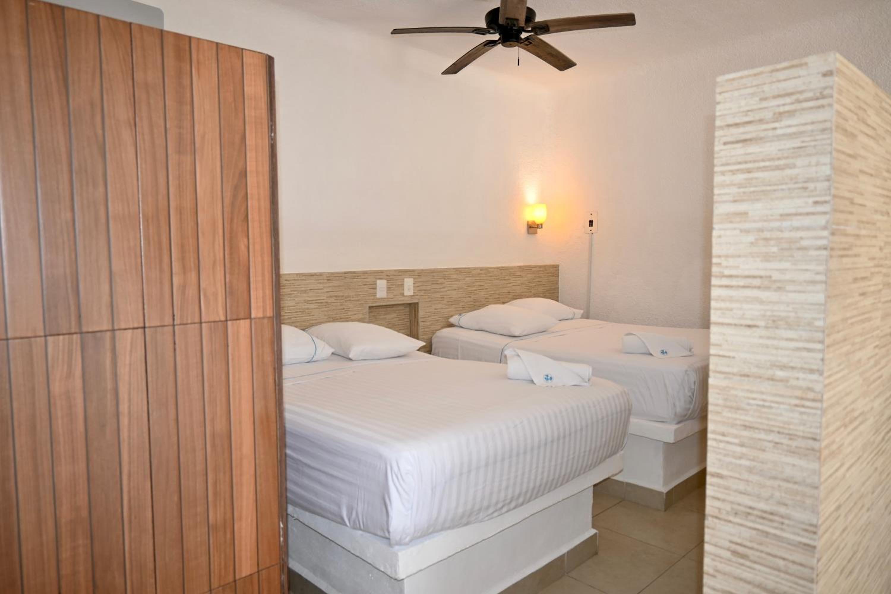 Deluxe Family Suite - Photo 5