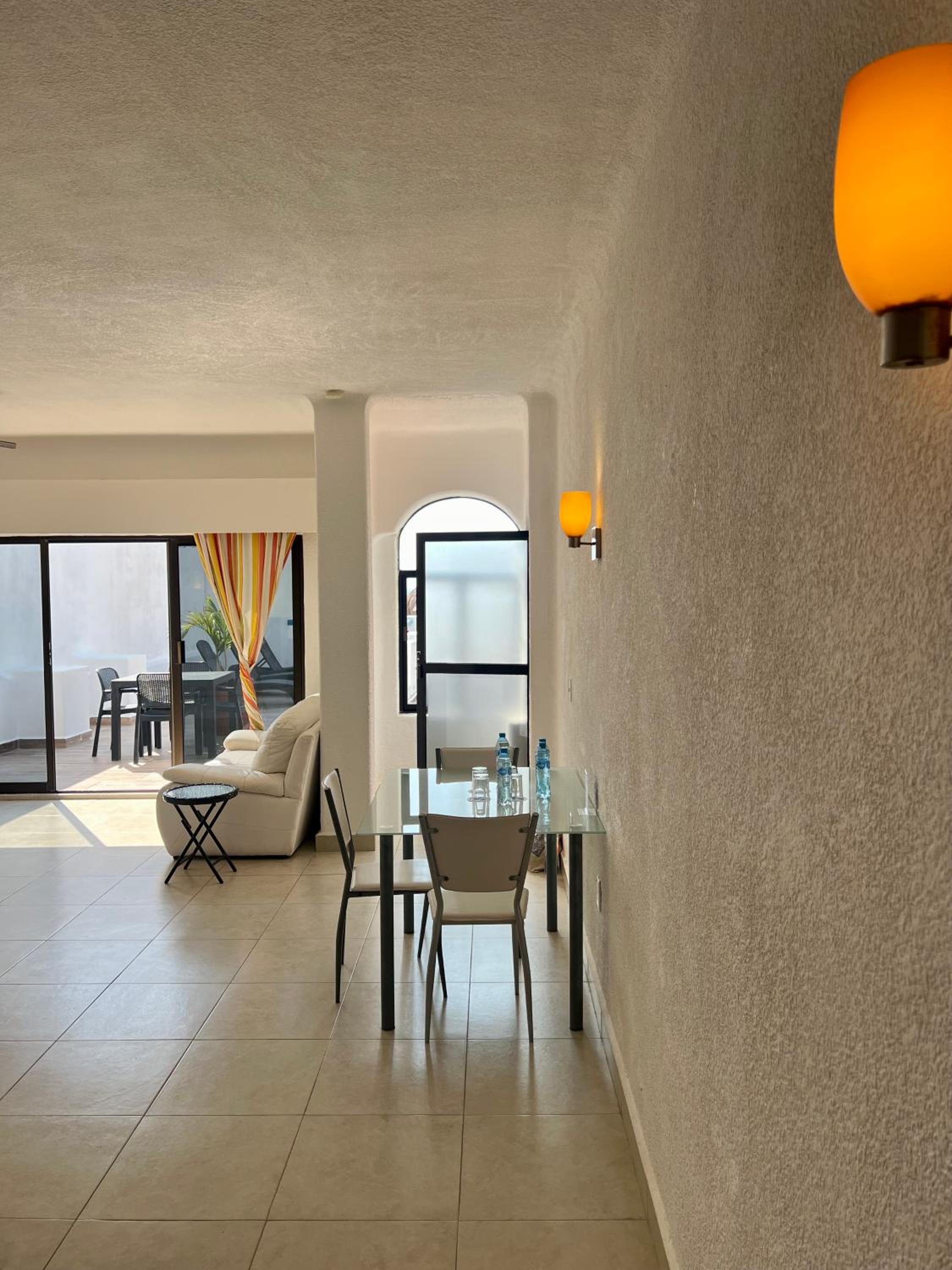 Deluxe Family Suite - Photo 21